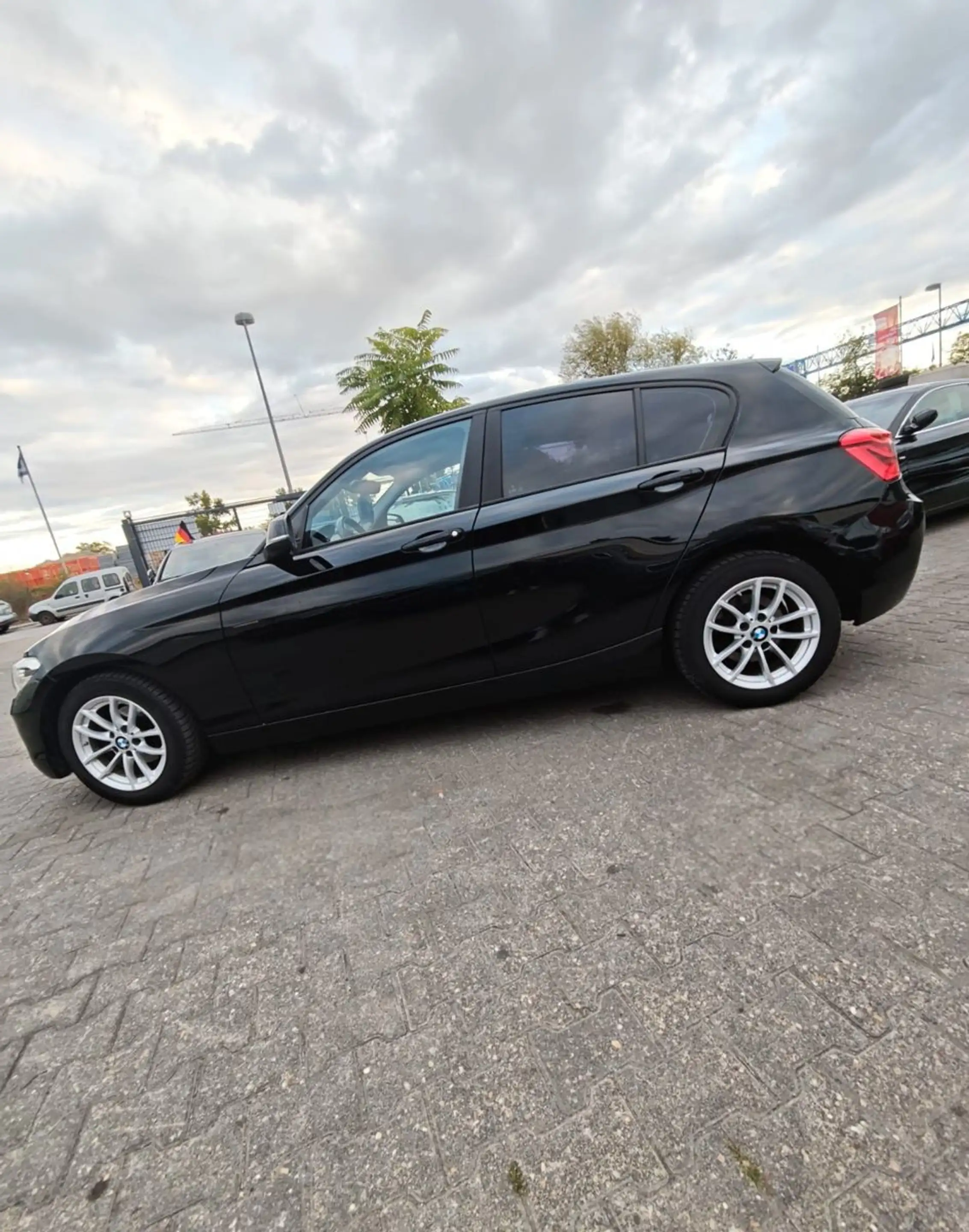 BMW 118 i Advantage — photo 15