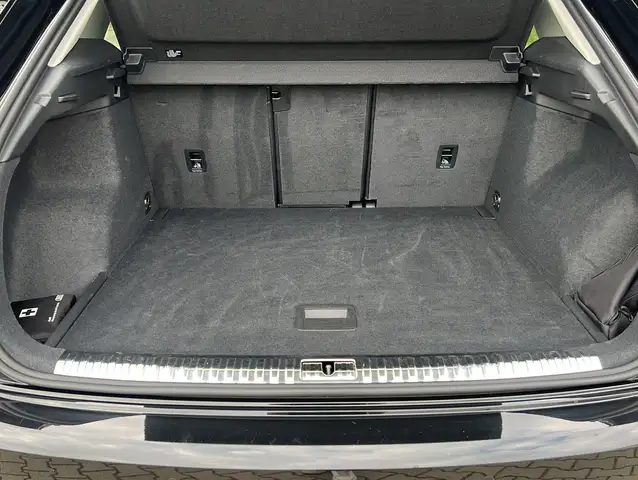 Audi Q3 view 12
