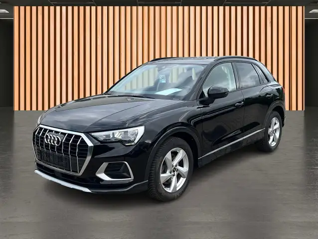 Audi Q3 view 2