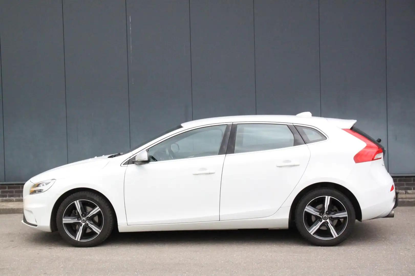 Volvo V40 2.0 T4 Business Sport Led/Navigatie/Parkeersensor/ Bianco - 2