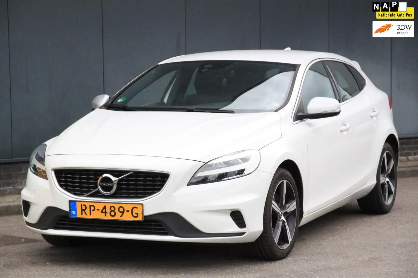 Volvo V40 2.0 T4 Business Sport Led/Navigatie/Parkeersensor/ Bianco - 1