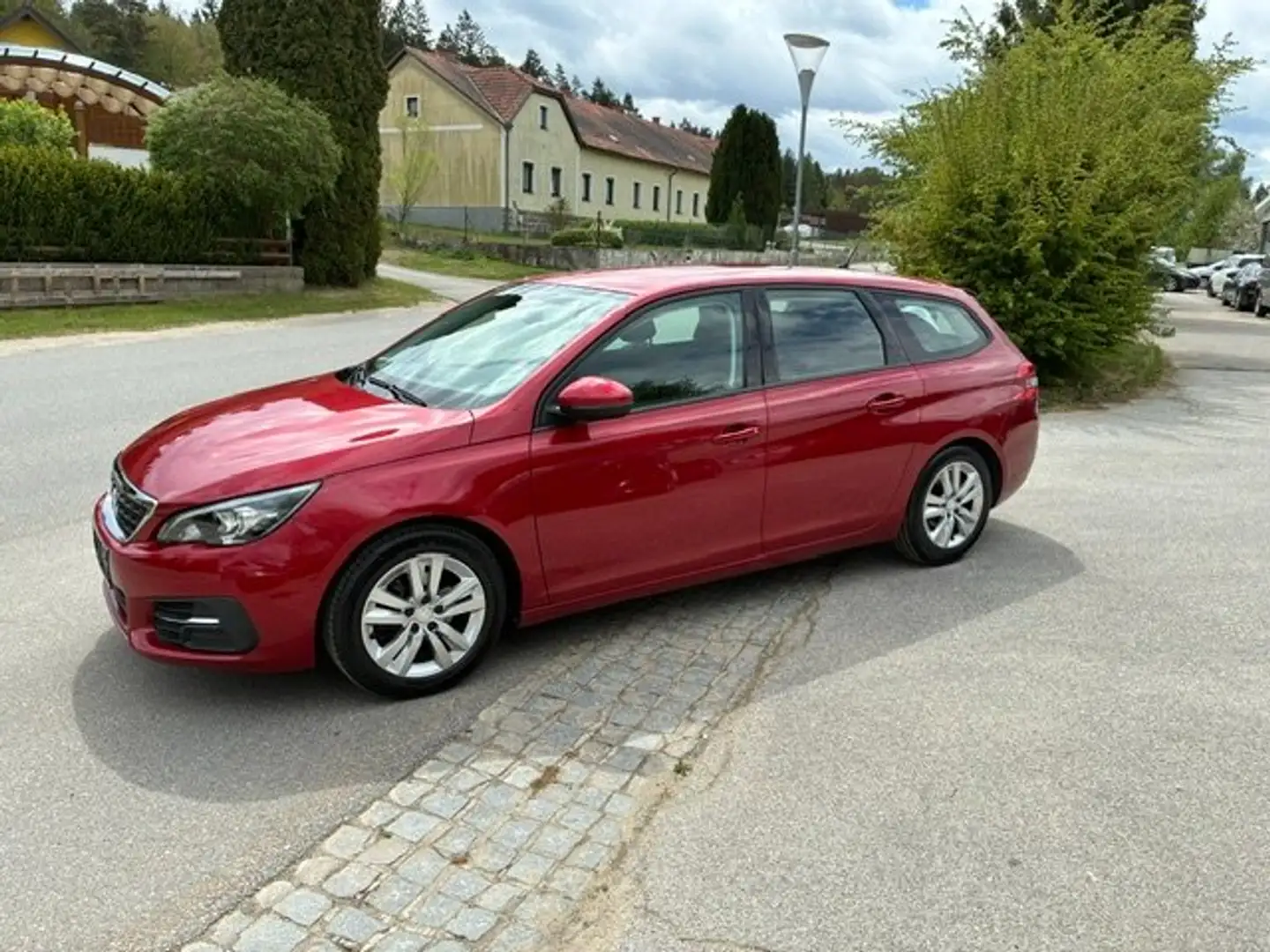 Peugeot 308 308 SW 1,2 PureTech 110 Active S Rot - 1