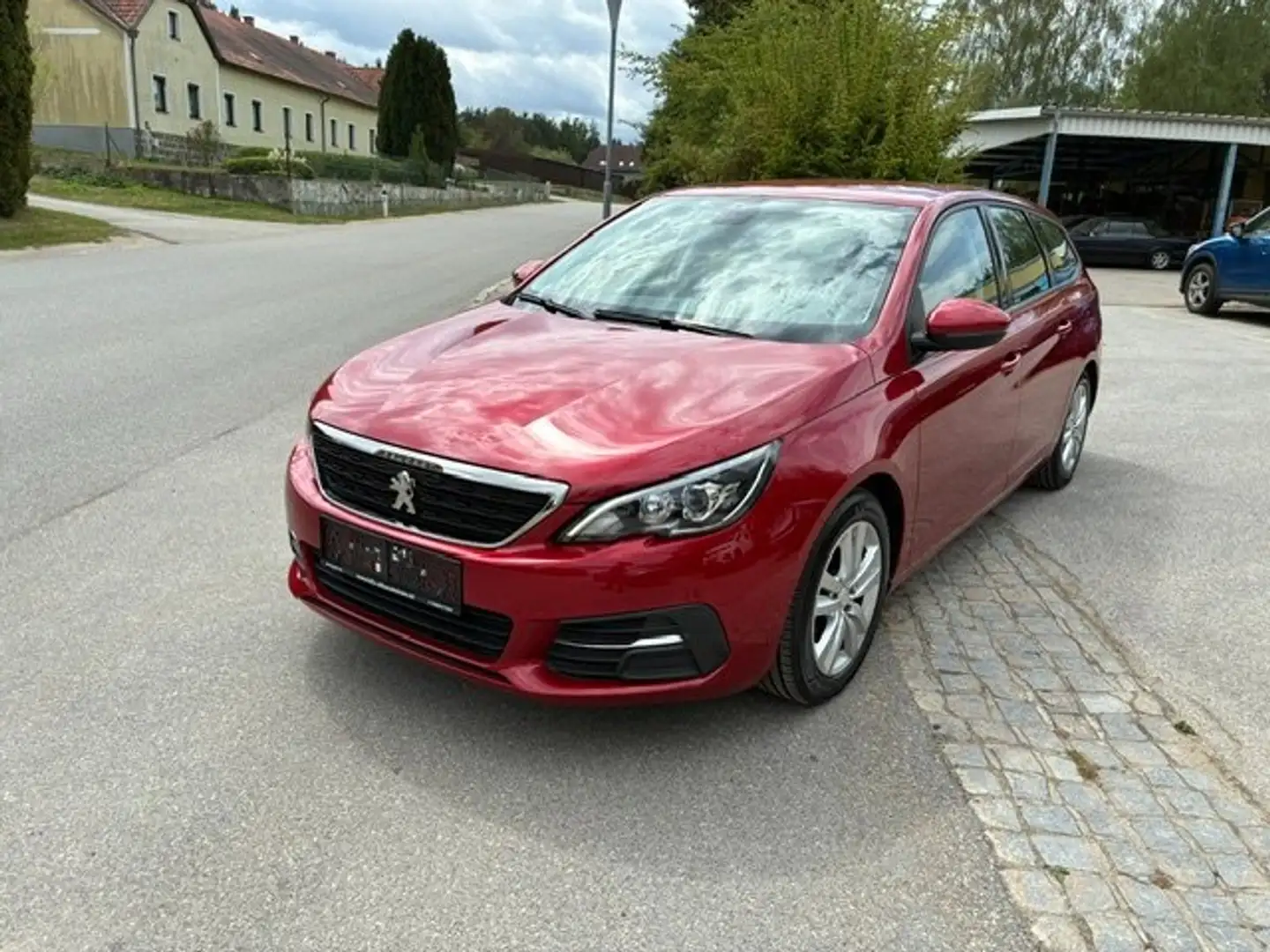 Peugeot 308 308 SW 1,2 PureTech 110 Active S Rot - 2