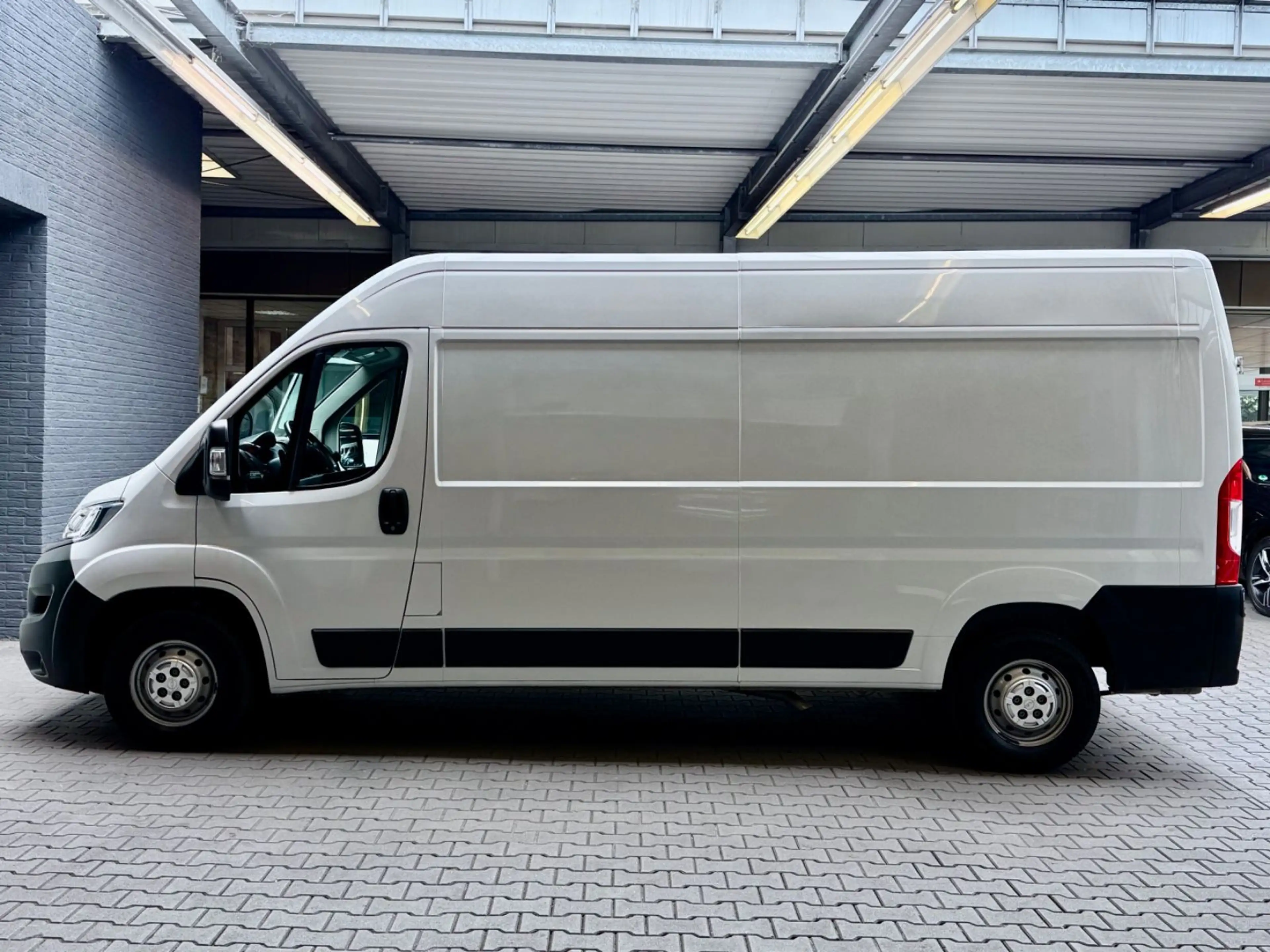 Opel Movano 2.2 D L3H2 3,5t CAM PDC KLIMA NAVI 3-SITZ — photo 7