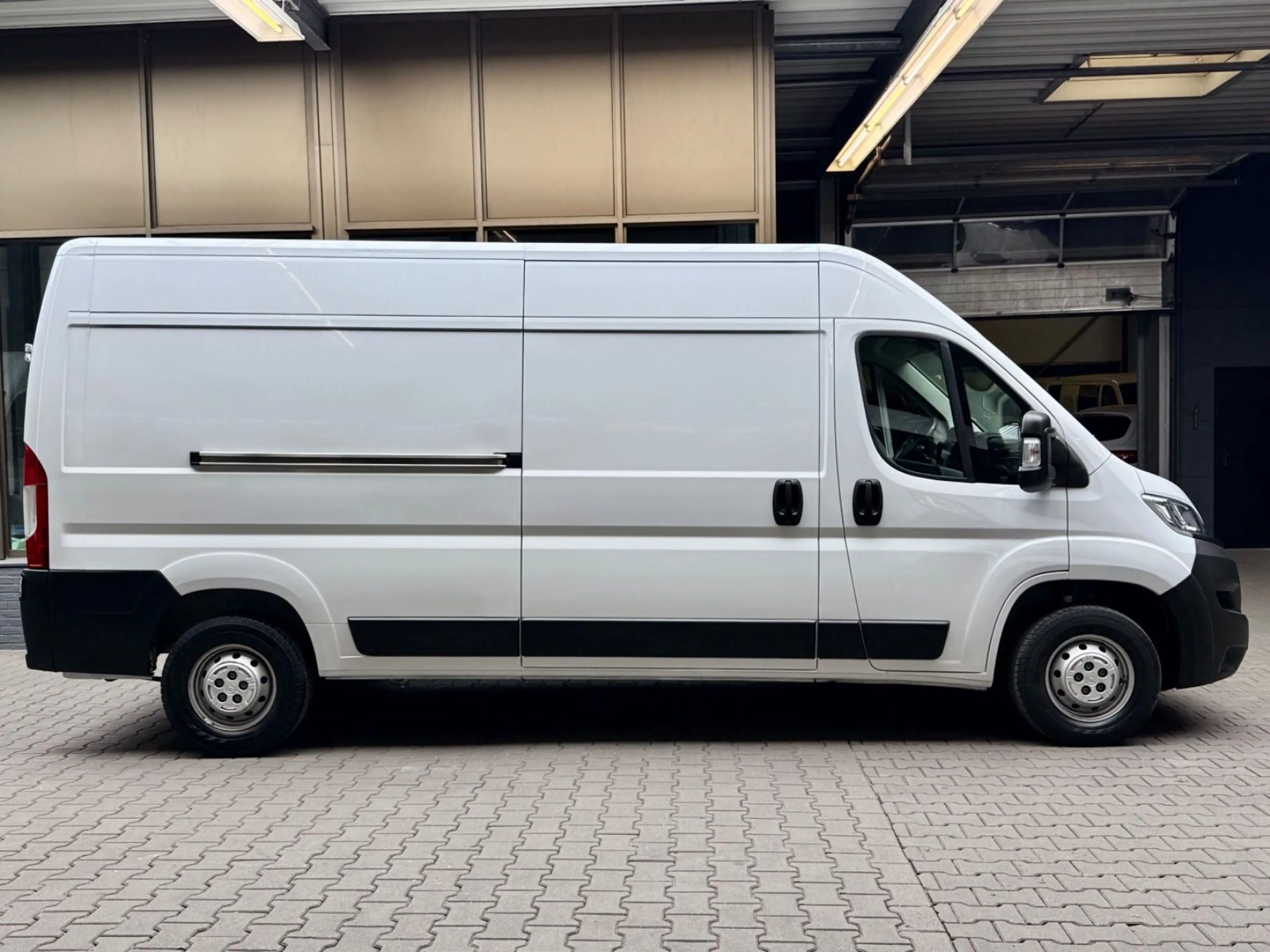 Opel Movano 2.2 D L3H2 3,5t CAM PDC KLIMA NAVI 3-SITZ — photo 15