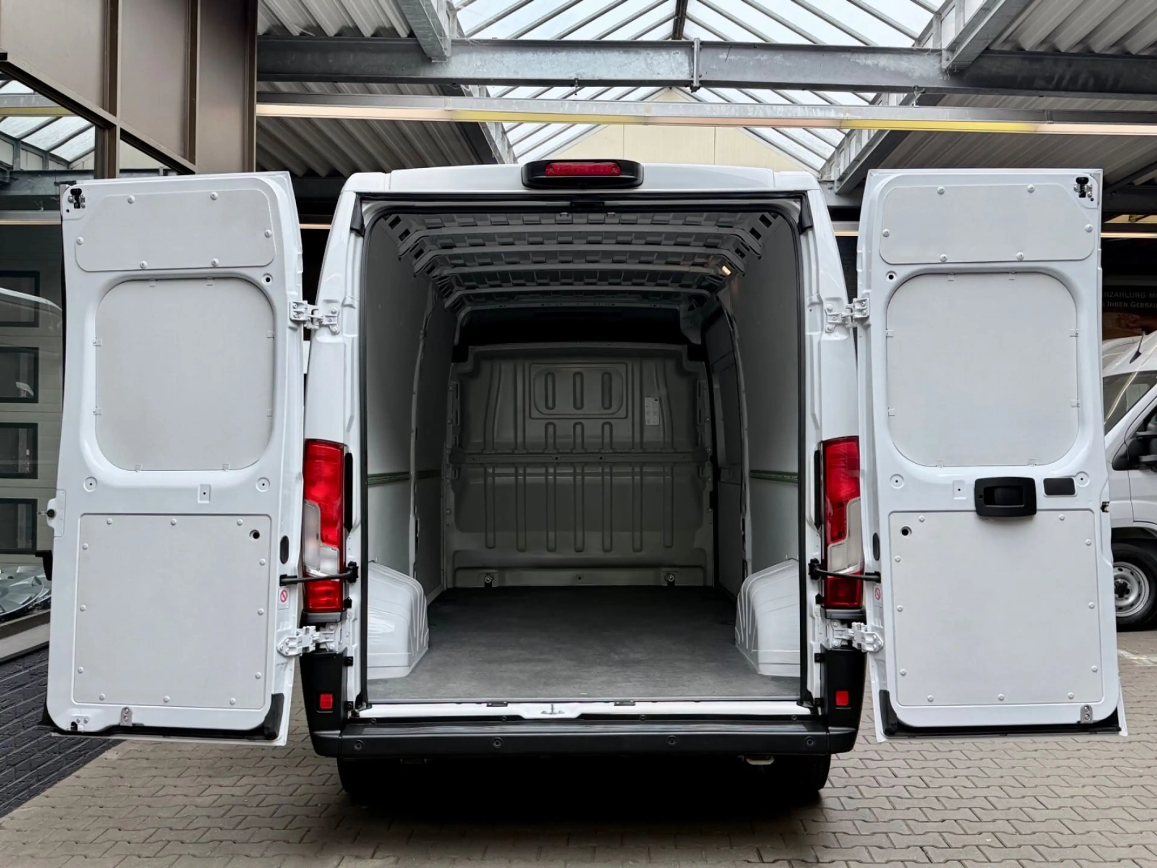 Opel Movano 2.2 D L3H2 3,5t CAM PDC KLIMA NAVI 3-SITZ — photo 11