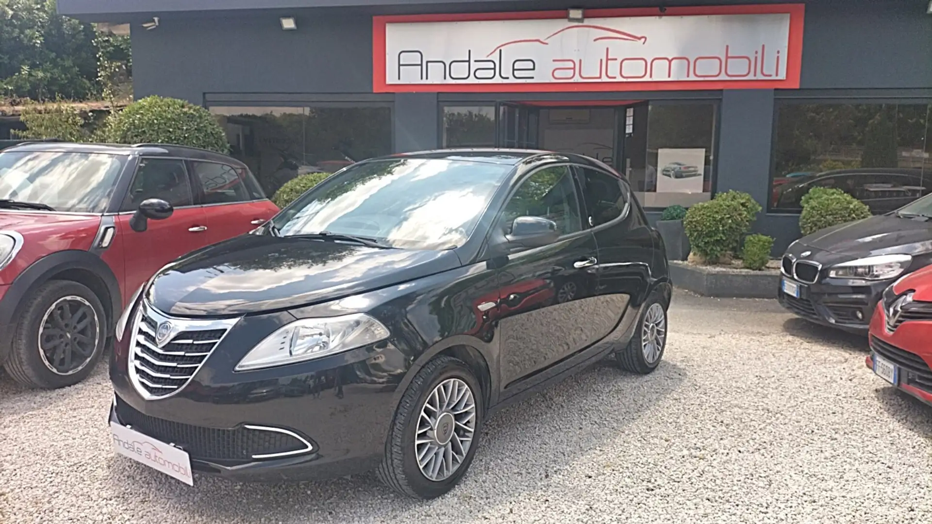 Lancia Ypsilon 1.2 69 CV 5 porte GPL Ecochic Gold Negru - 1