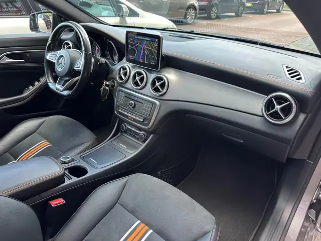 Mercedes-Benz Cla view 11