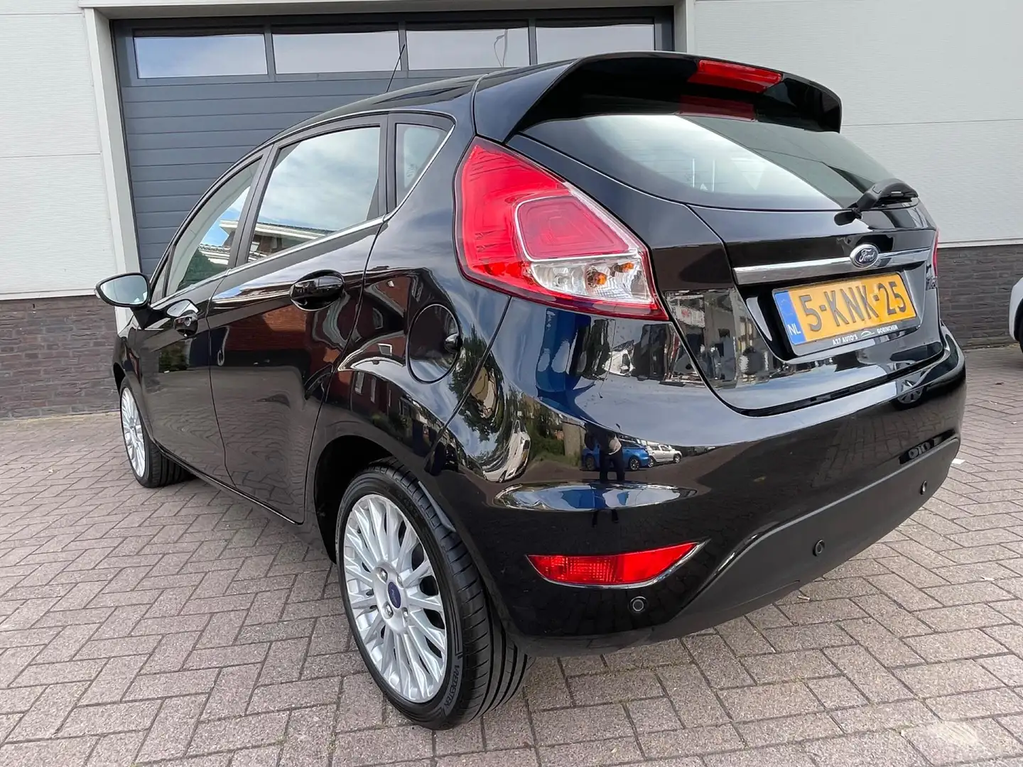 Ford Fiesta 1.0 EcoBoost Titanium/Navi/Cruise-c/Led/Climate-c/ Zwart - 2