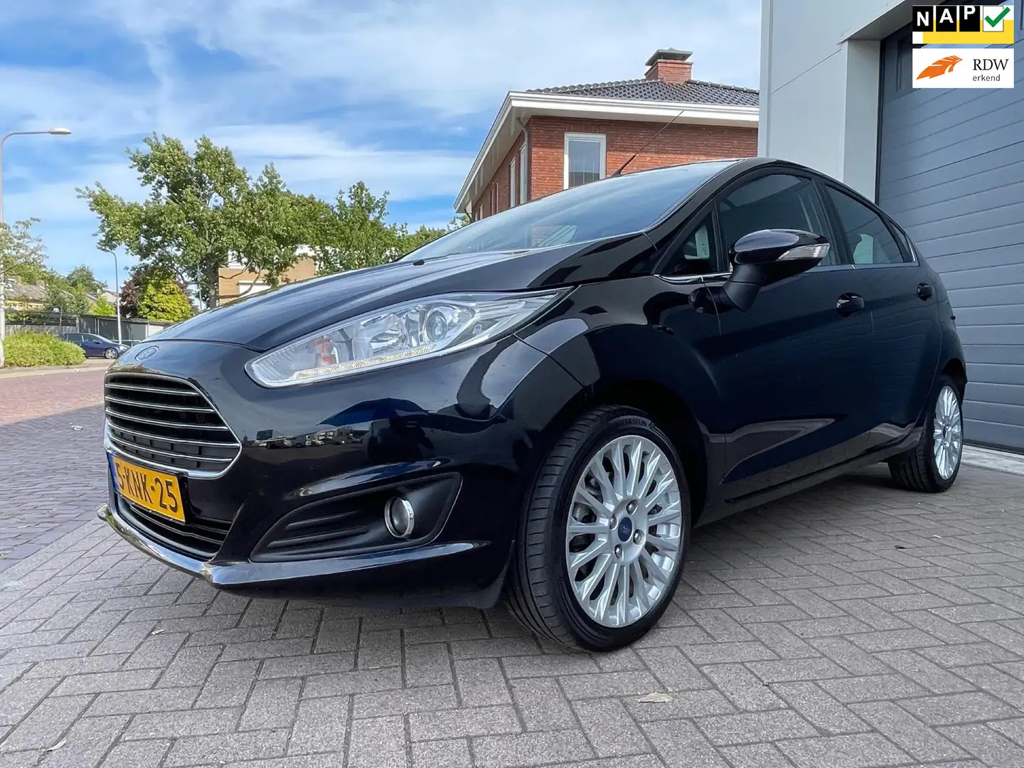 Ford Fiesta 1.0 EcoBoost Titanium/Navi/Cruise-c/Led/Climate-c/ Zwart - 1