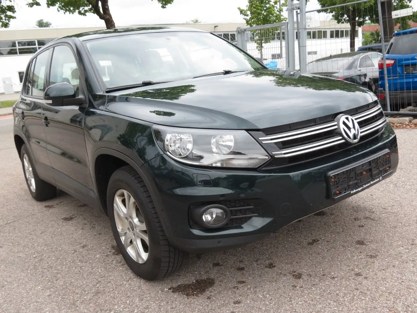 Volkswagen Tiguan 2,0 TDi  4Motion *TÜV 02/2027,KD neu,TOP* Grün - 1