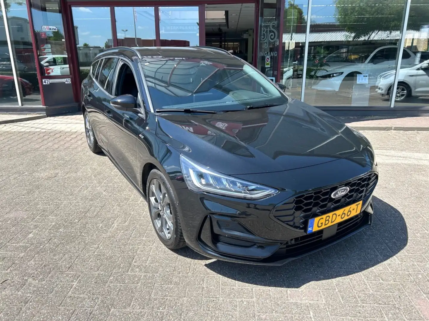 Ford Focus 1.0 EBH ST LINE Zwart - 1