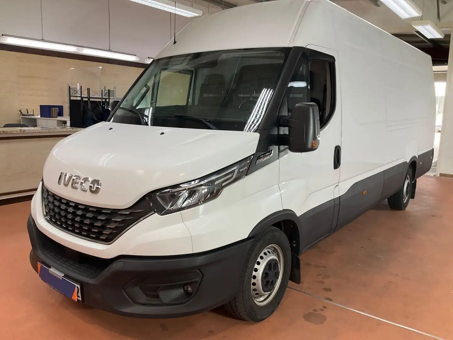 Iveco Daily 3.0D V6 L4H2 4100 AUTOMAT CAM ACC AHK 3,5t Белый - 2