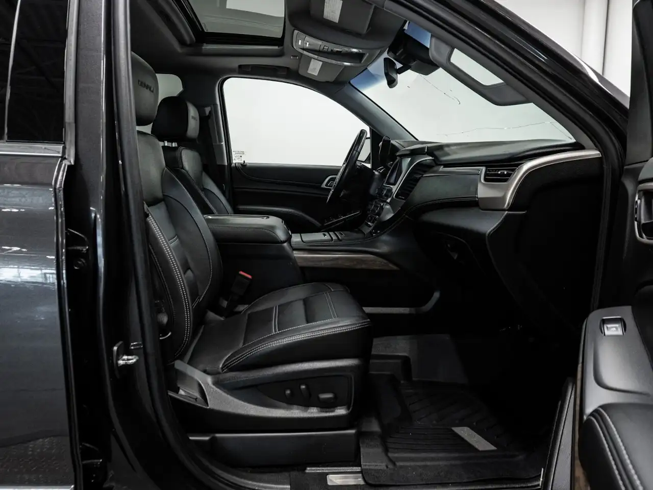 GMC Yukon снимка GMC Yukon
