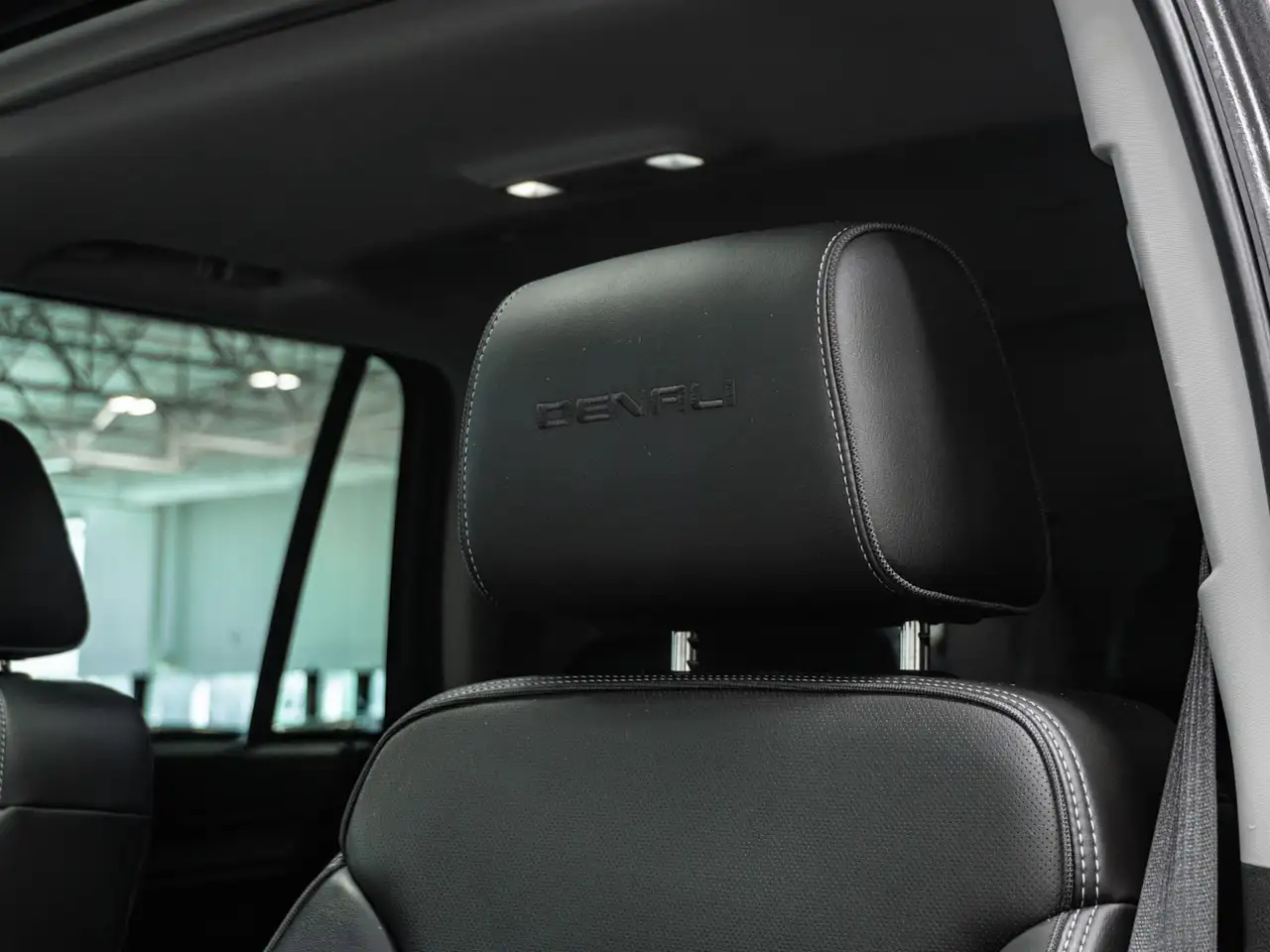 GMC Yukon снимка GMC Yukon