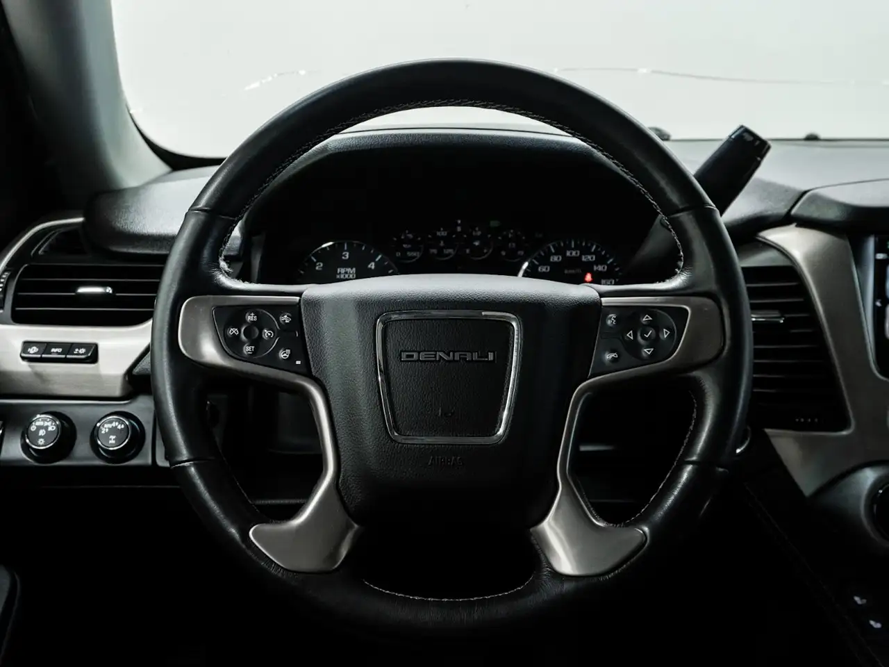 GMC Yukon снимка GMC Yukon