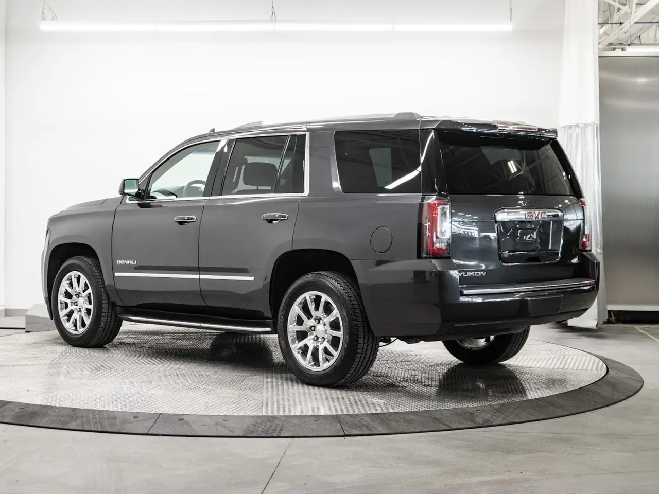 GMC Yukon снимка GMC Yukon