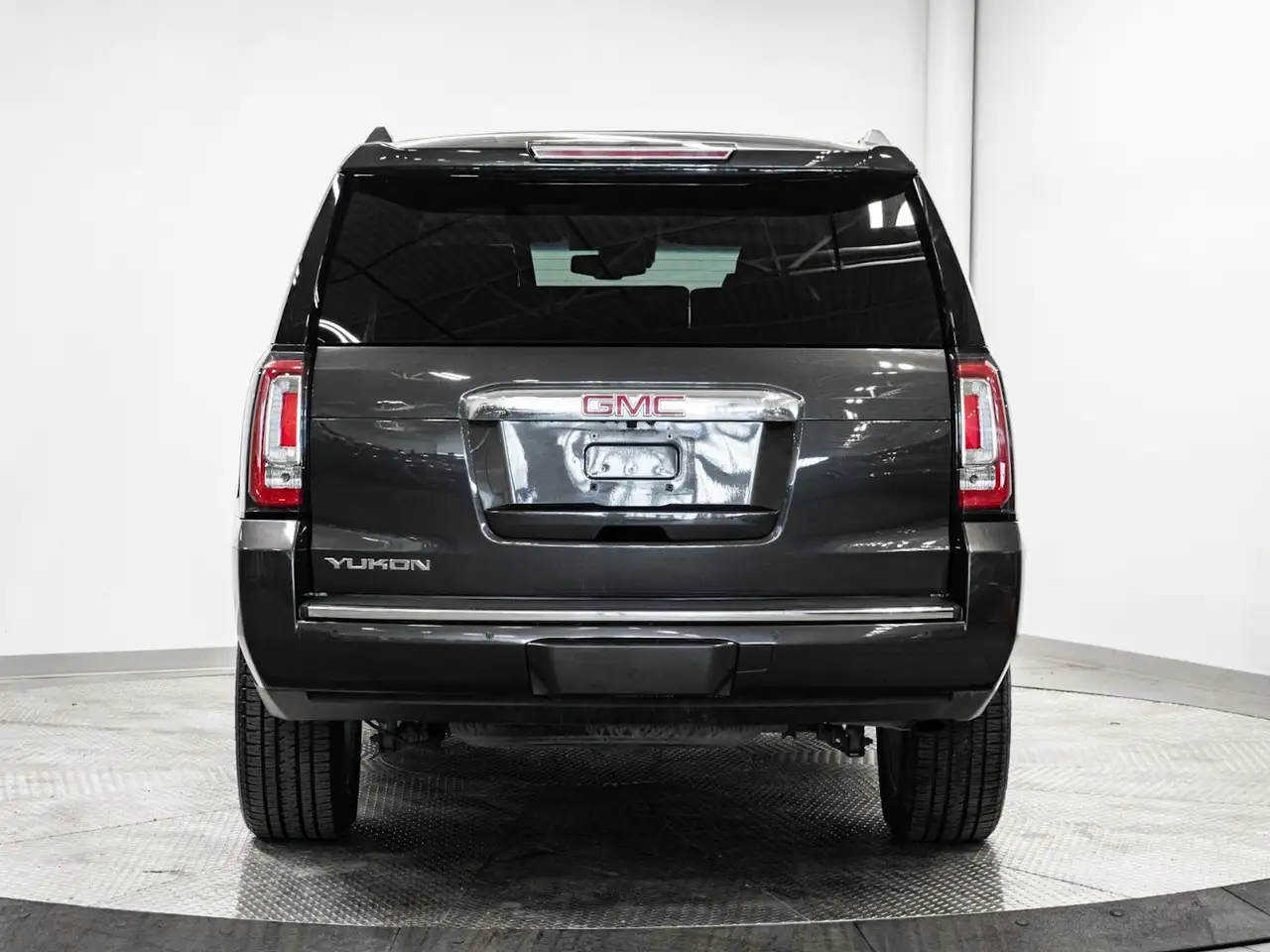 GMC Yukon снимка GMC Yukon