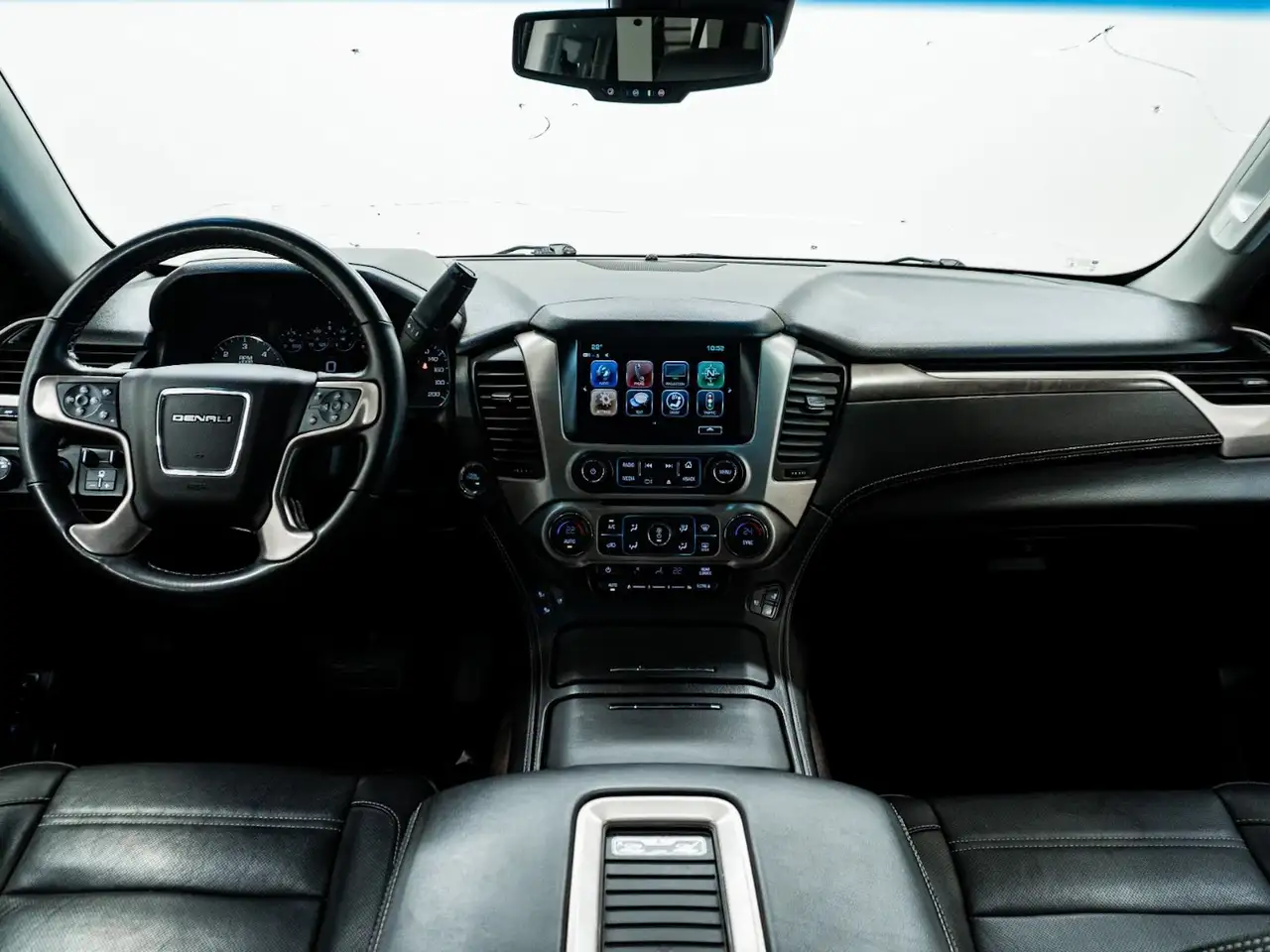 GMC Yukon снимка GMC Yukon