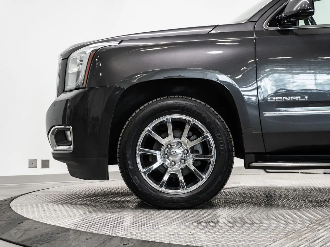 GMC Yukon снимка GMC Yukon
