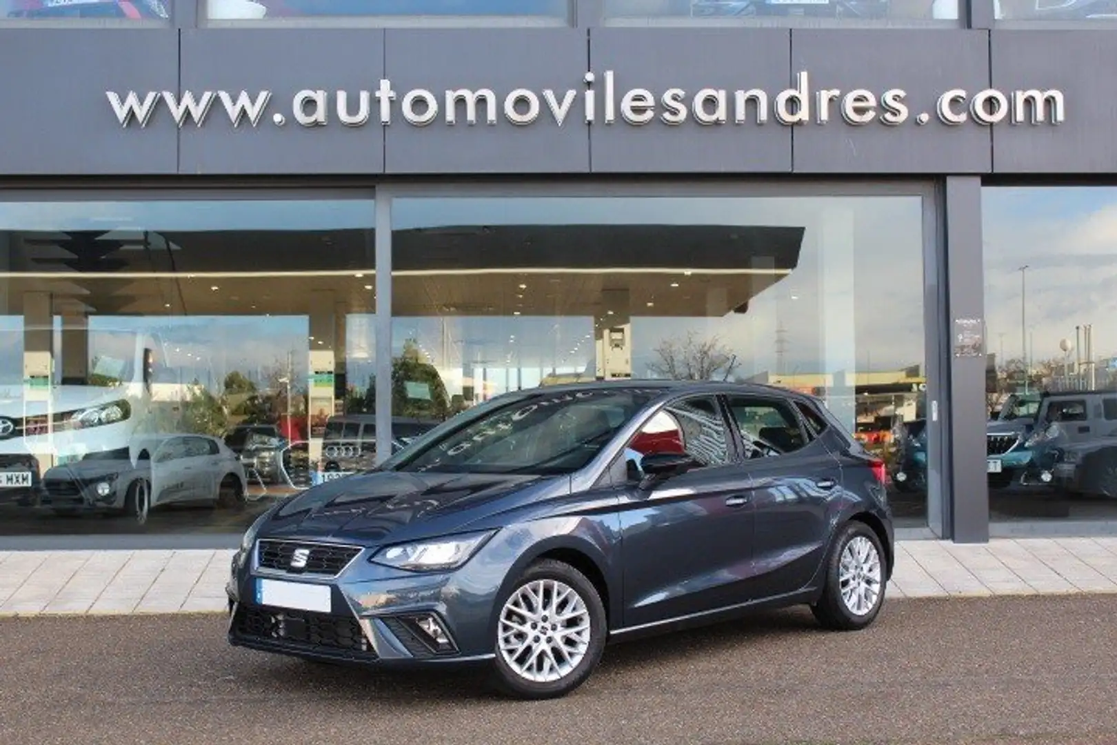SEAT Ibiza 1.0 TSI S&S FR 85kW Gris - 1