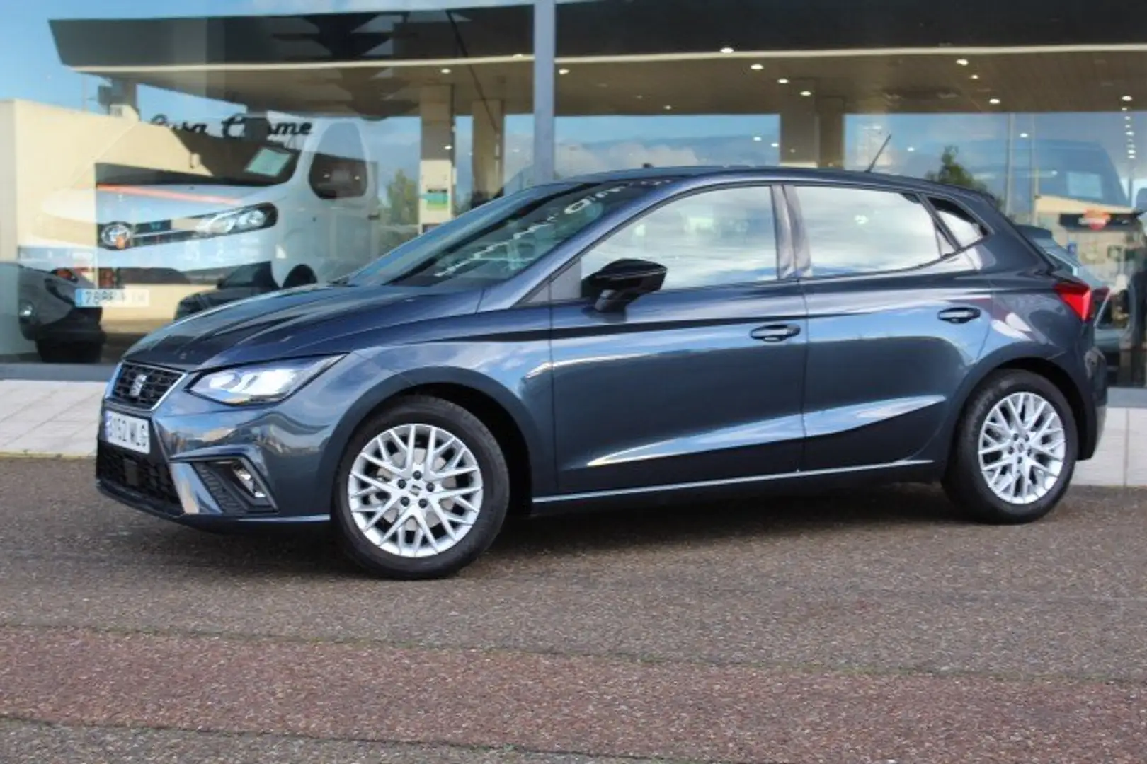 SEAT Ibiza 1.0 TSI S&S FR 85kW Gris - 2
