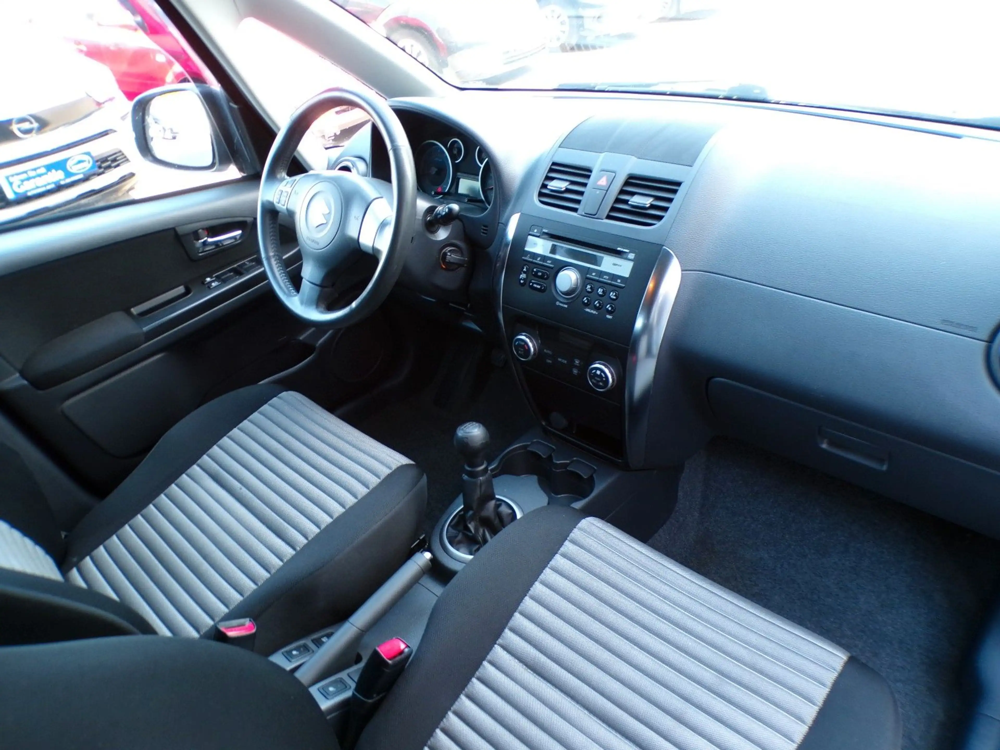 Suzuki SX4 1.6 VVT 2WD mit AHK. — photo 12