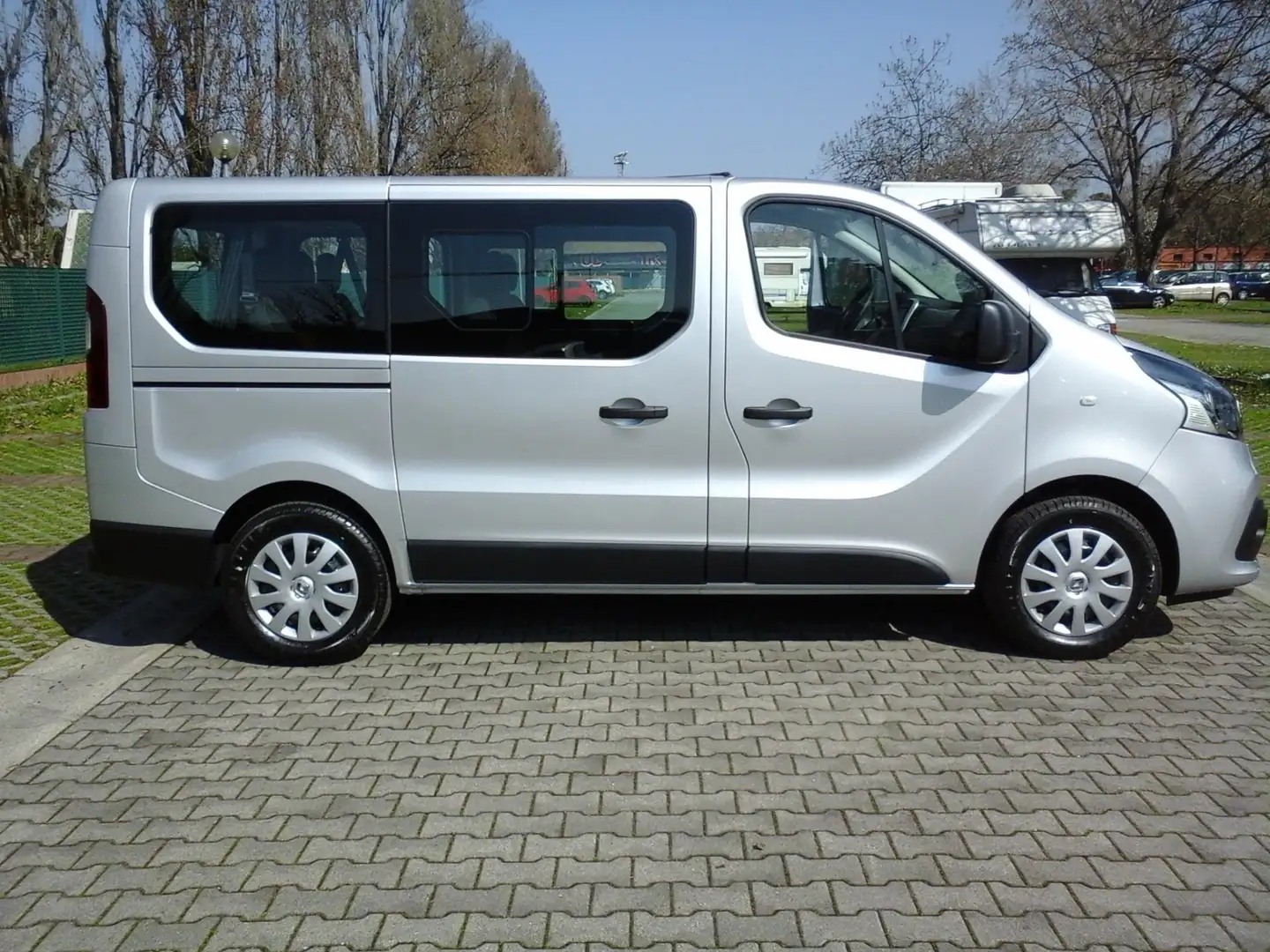 Renault Trafic Grigio - 2