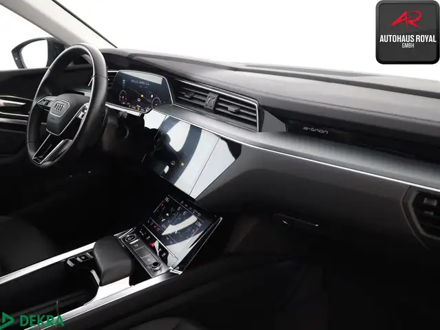 Audi E-Tron view 10