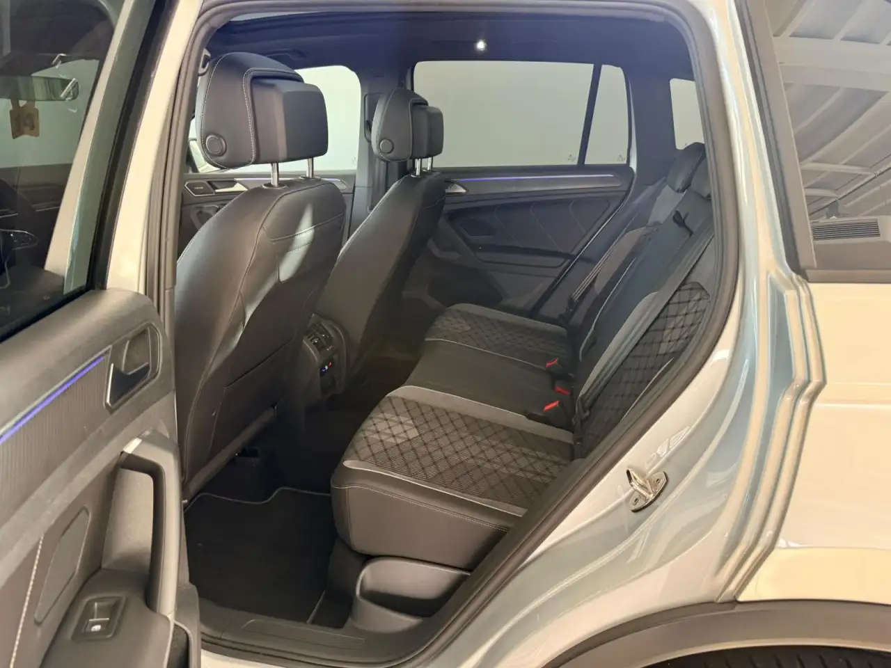Volkswagen Tiguan 2.0 TDI R-Line DSG AHK Matrix Pano Klima Navi, миниатюра 7