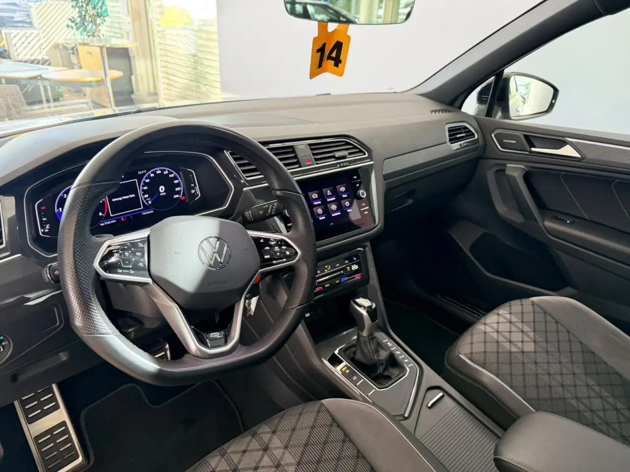 Volkswagen Tiguan 2.0 TDI R-Line DSG AHK Matrix Pano Klima Navi, миниатюра 5