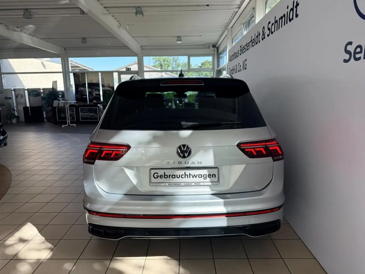 Volkswagen Tiguan 2.0 TDI R-Line DSG AHK Matrix Pano Klima Navi, миниатюра 3