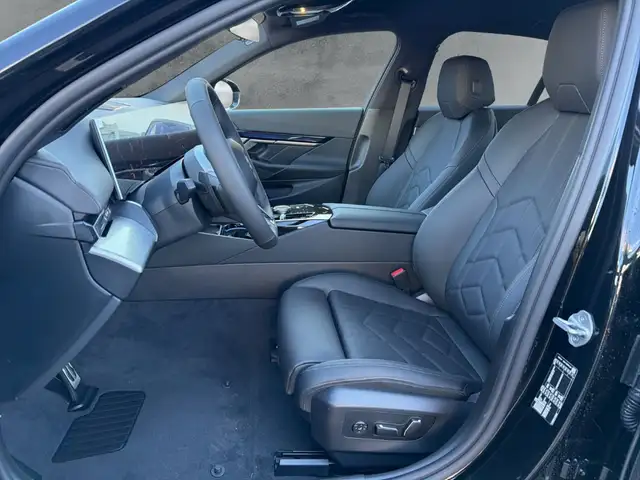 BMW M view 8