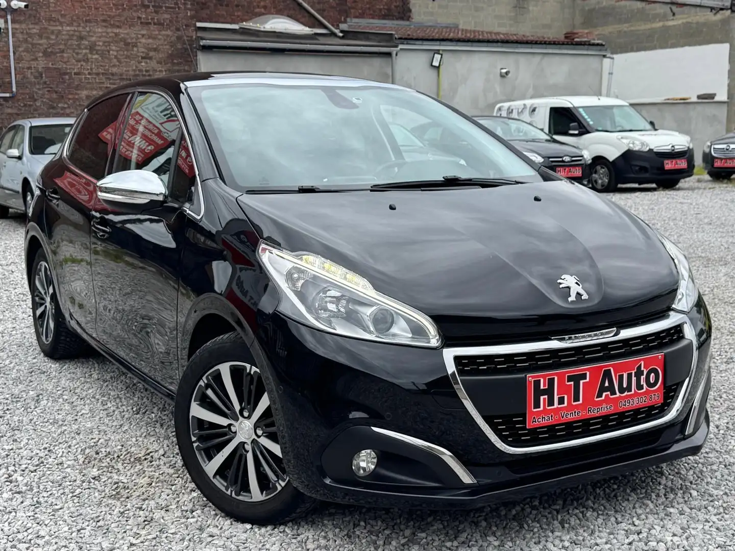 Peugeot 208 1.2i Allure/ Etat neuf/Full options/Toit pano/Gps! Noir - 2