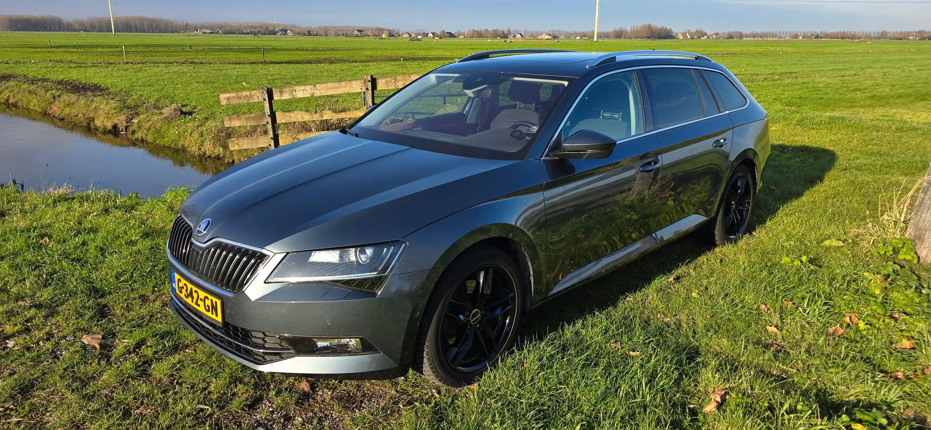 Skoda Superb Superb 1.4 TSI ACT Sp. Bns Šedá - 1