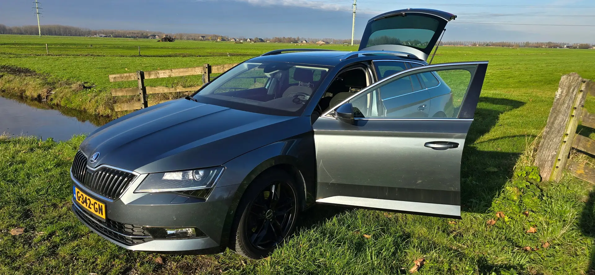 Skoda Superb Superb 1.4 TSI ACT Sp. Bns Šedá - 2