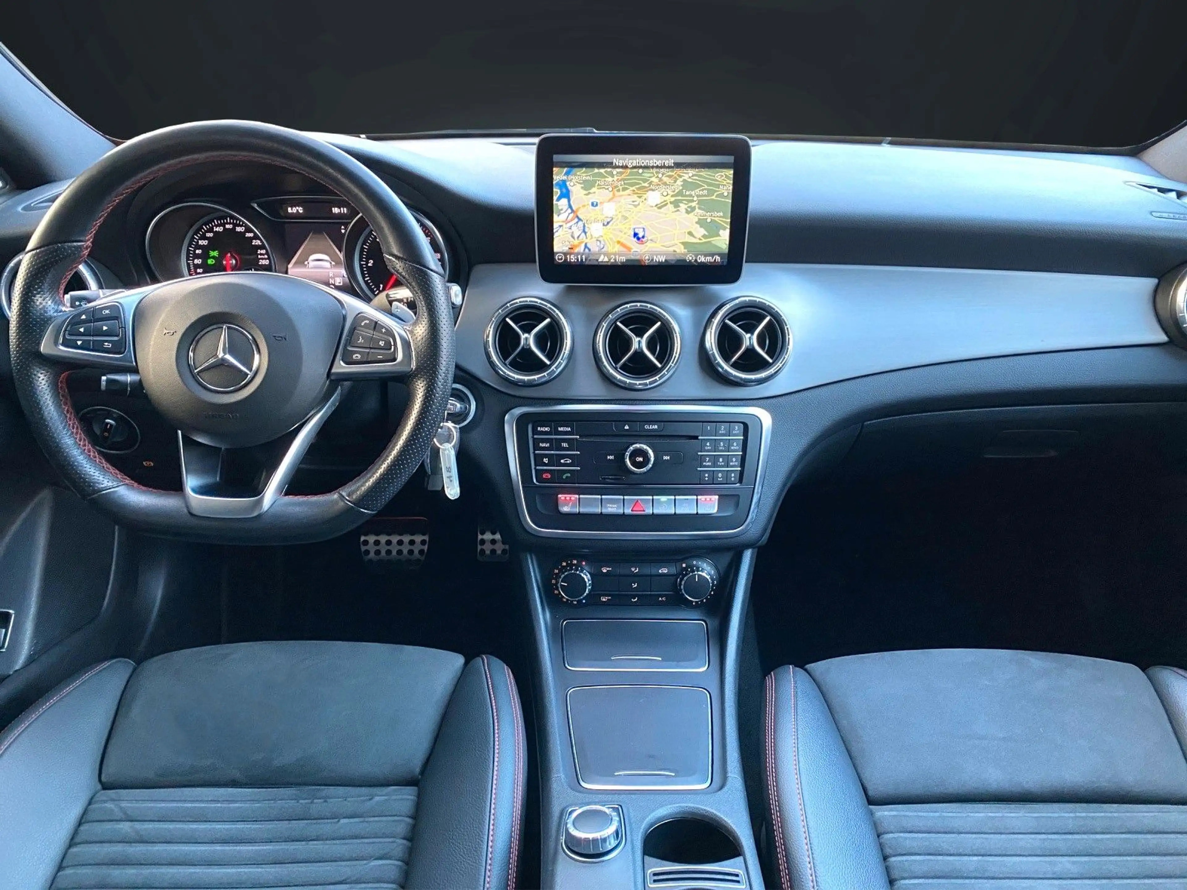 Mercedes-Benz CLA 220 d 4M AMG-LINE NAVI-KAMERA-PANORAMA-LED — photo 9