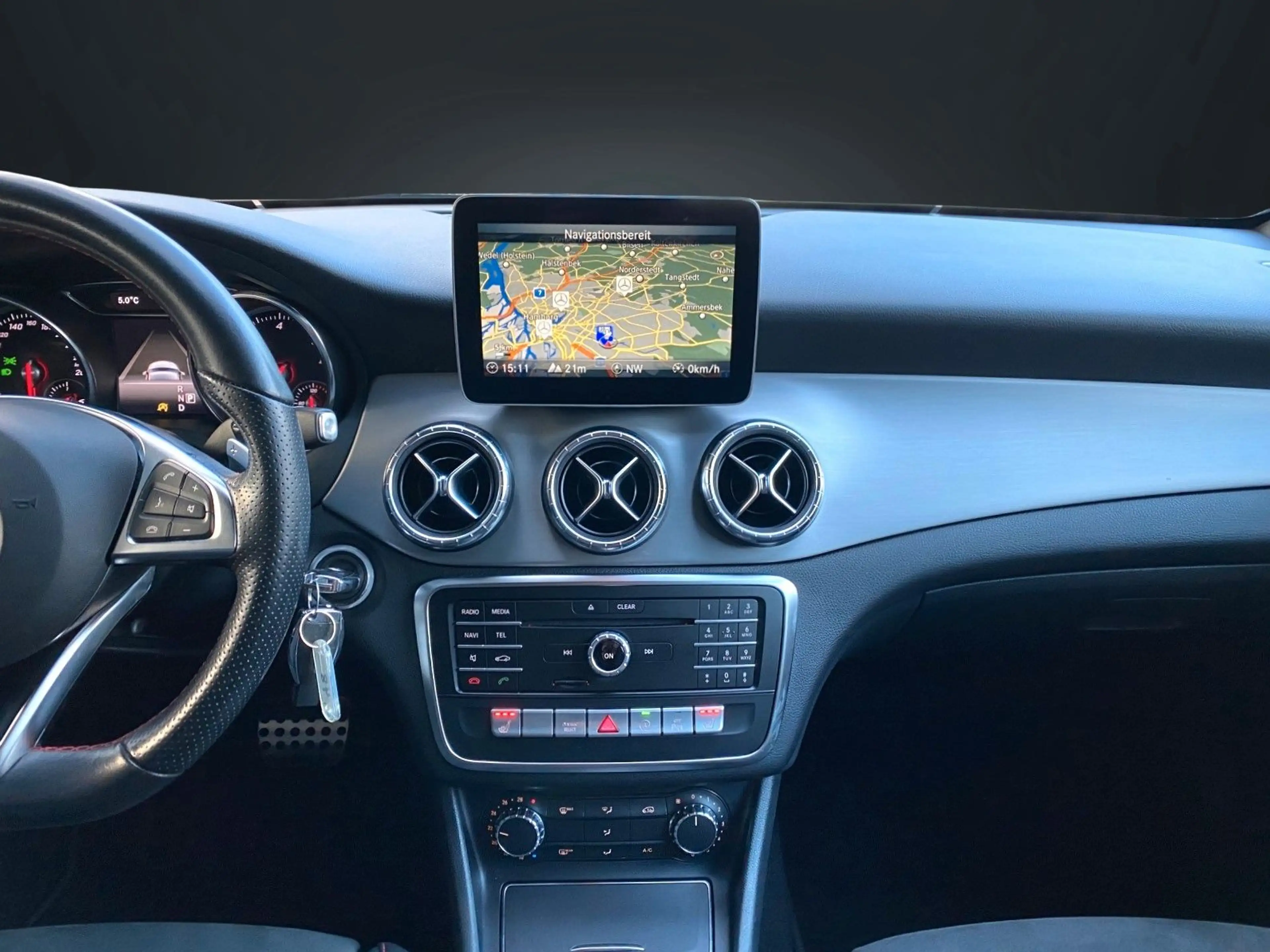 Mercedes-Benz CLA 220 d 4M AMG-LINE NAVI-KAMERA-PANORAMA-LED — photo 10