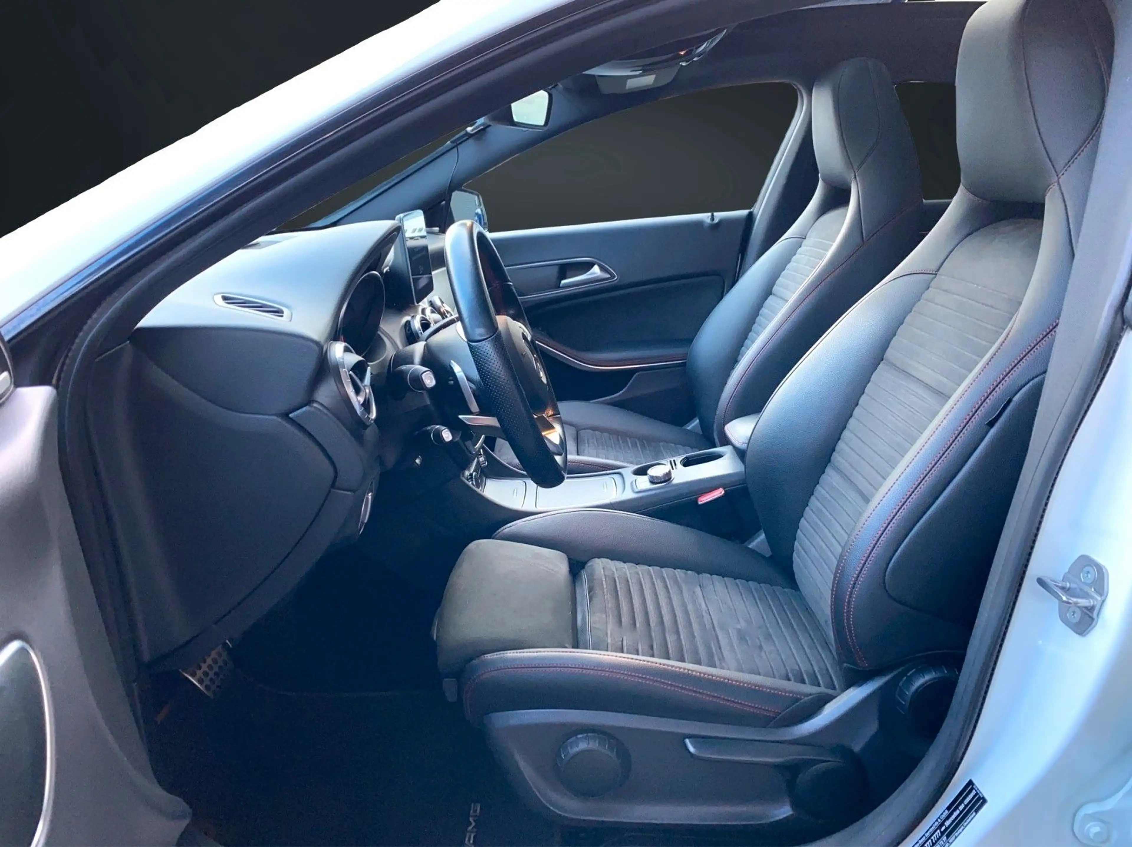 Mercedes-Benz CLA 220 d 4M AMG-LINE NAVI-KAMERA-PANORAMA-LED — photo 13