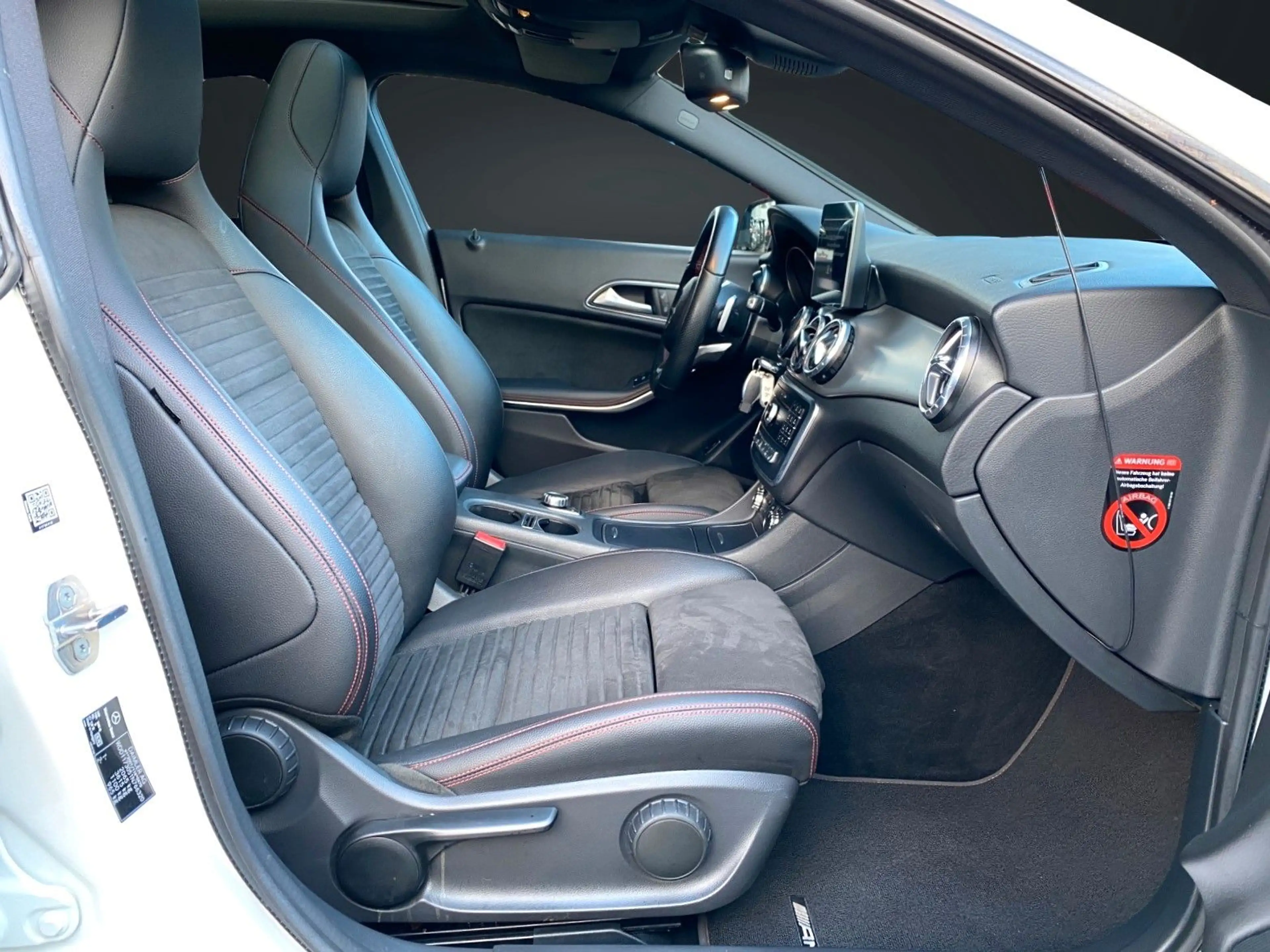 Mercedes-Benz CLA 220 d 4M AMG-LINE NAVI-KAMERA-PANORAMA-LED — photo 14