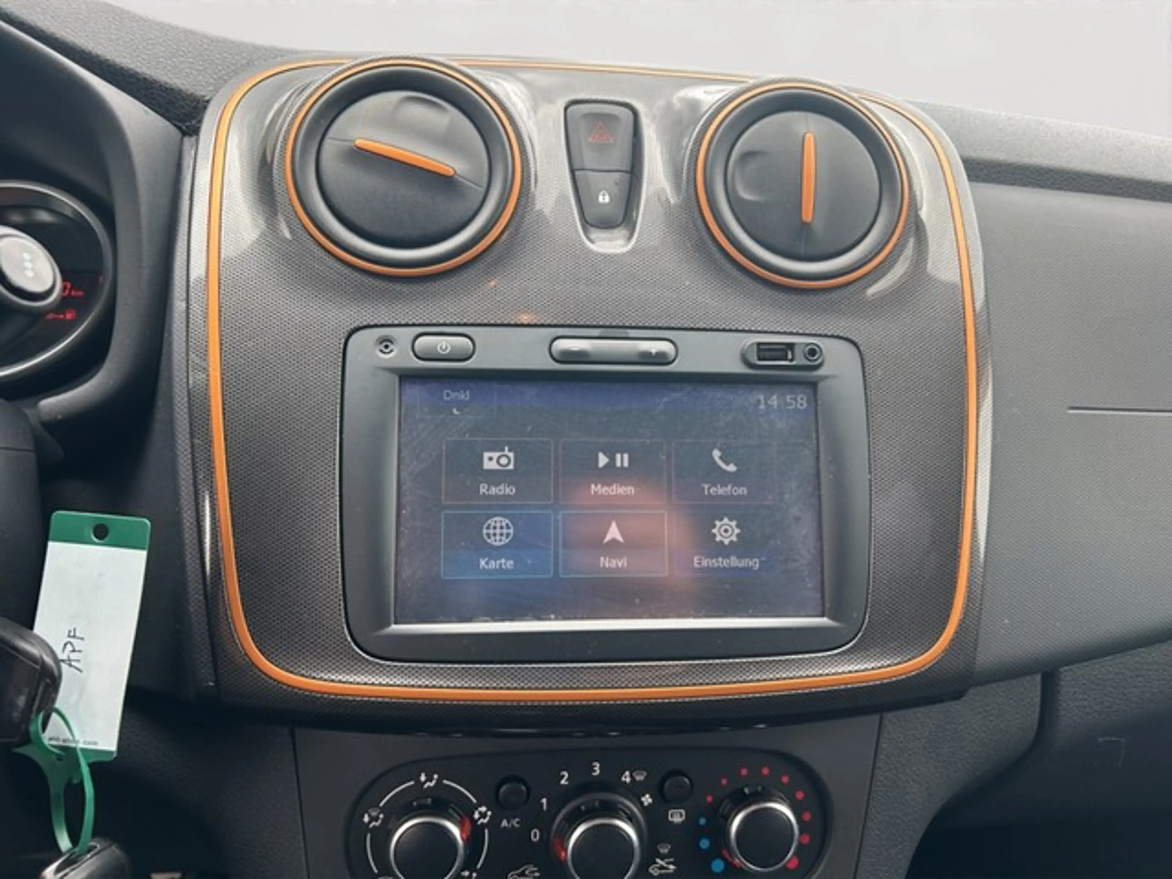 Dacia Sandero II (10.2012->) Stepway Celebration — photo 12