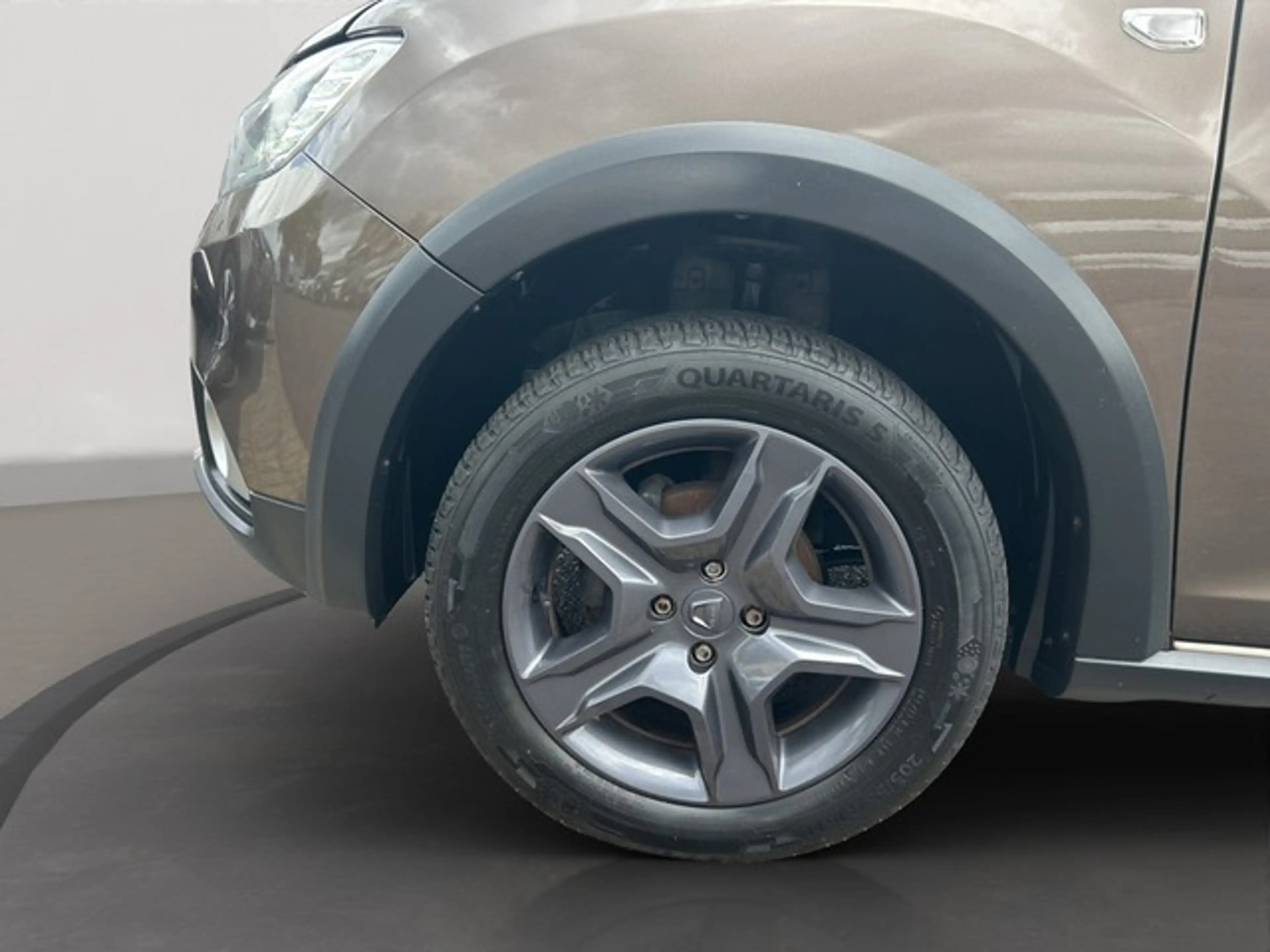 Dacia Sandero II (10.2012->) Stepway Celebration — photo 7