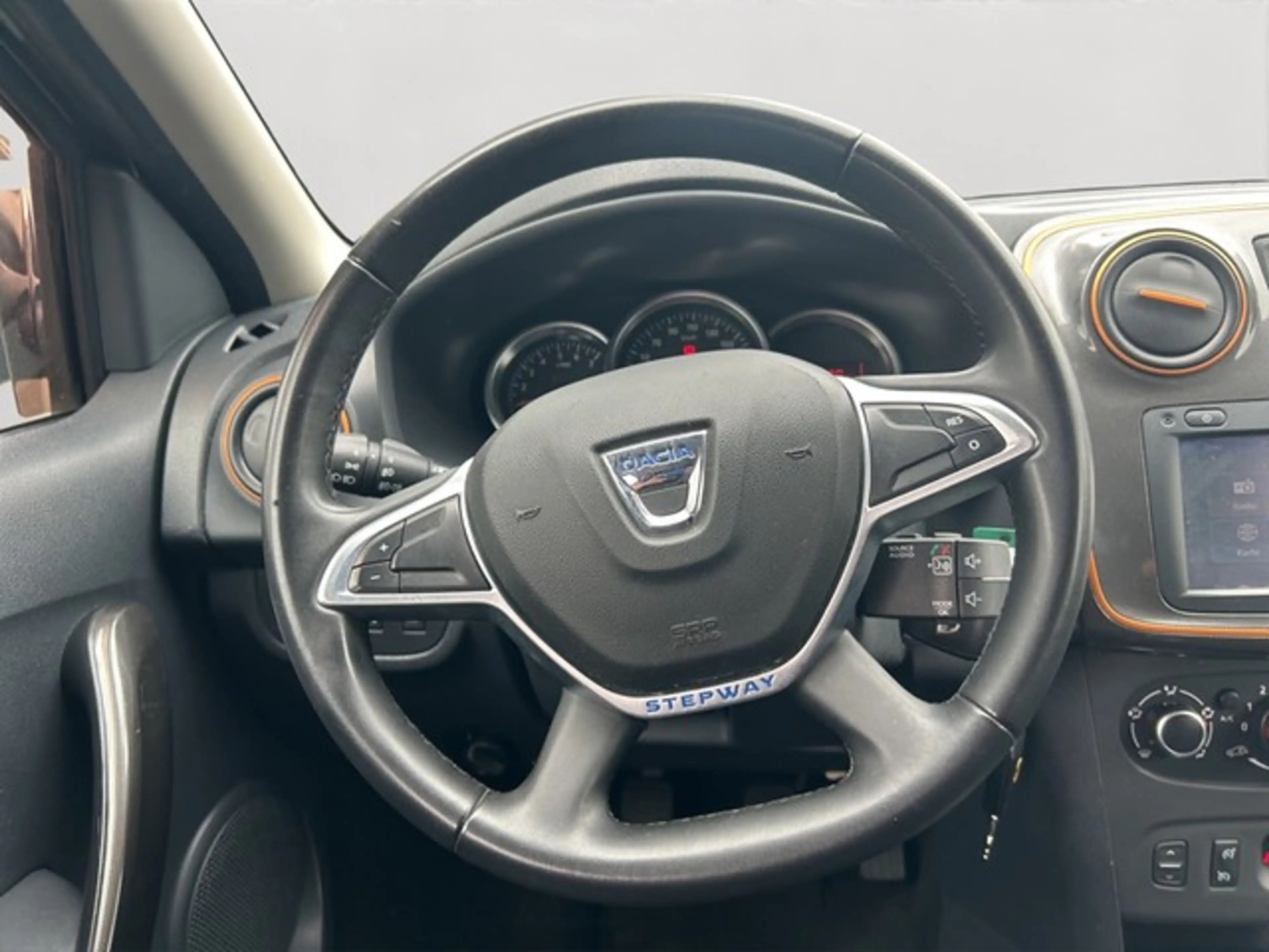 Dacia Sandero II (10.2012->) Stepway Celebration — photo 13