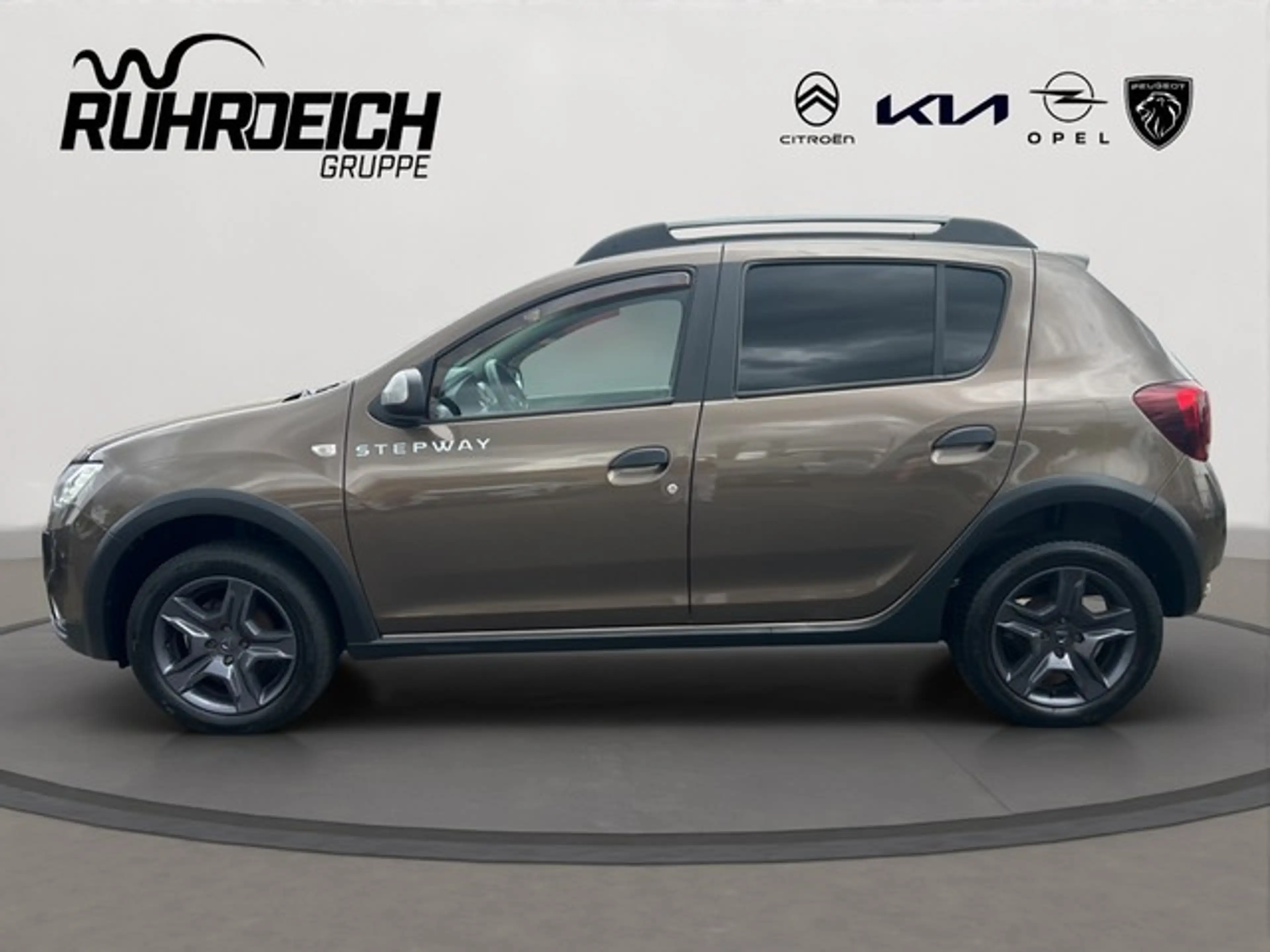 Dacia Sandero II (10.2012->) Stepway Celebration — photo 3