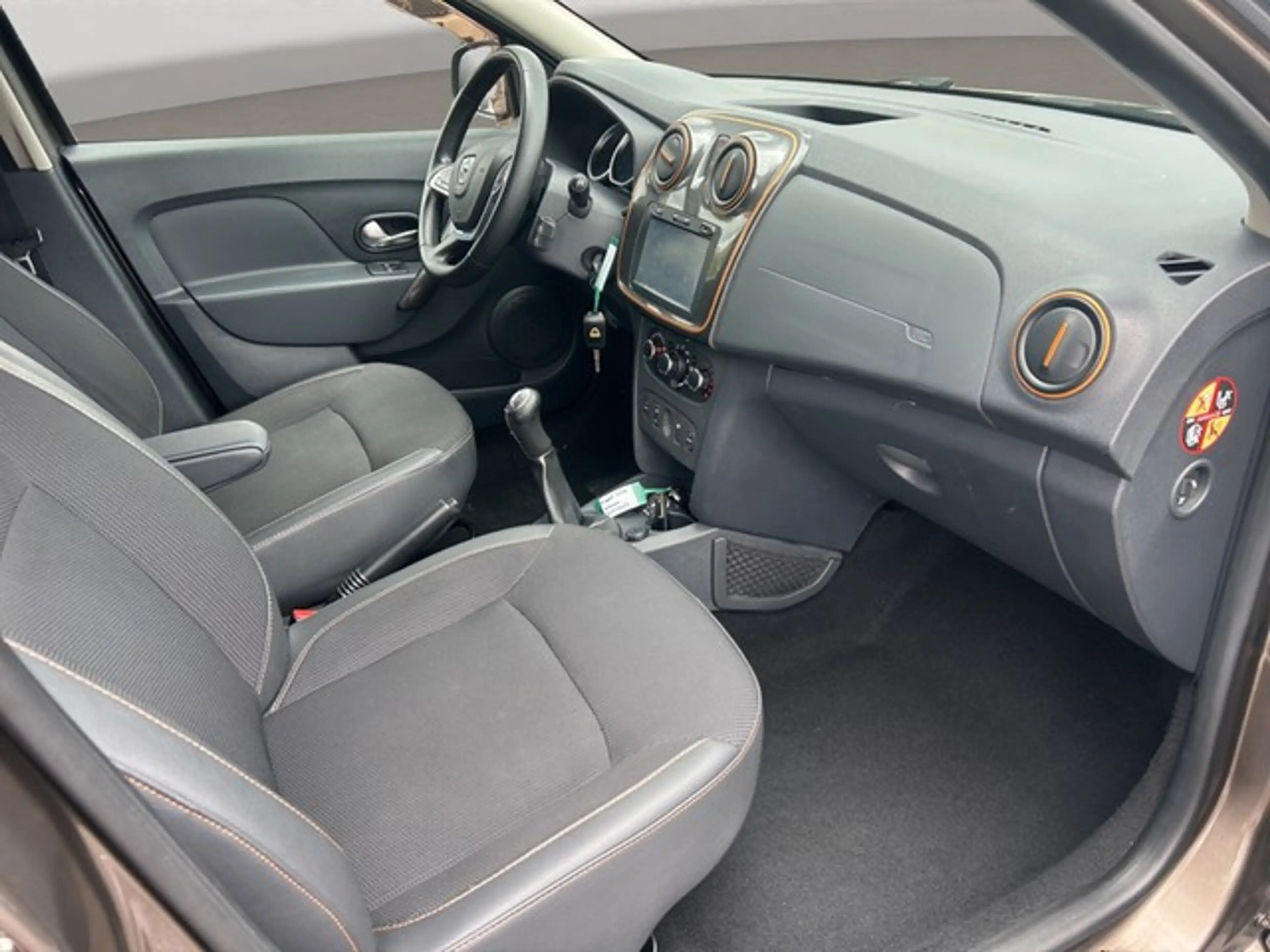 Dacia Sandero II (10.2012->) Stepway Celebration — photo 9