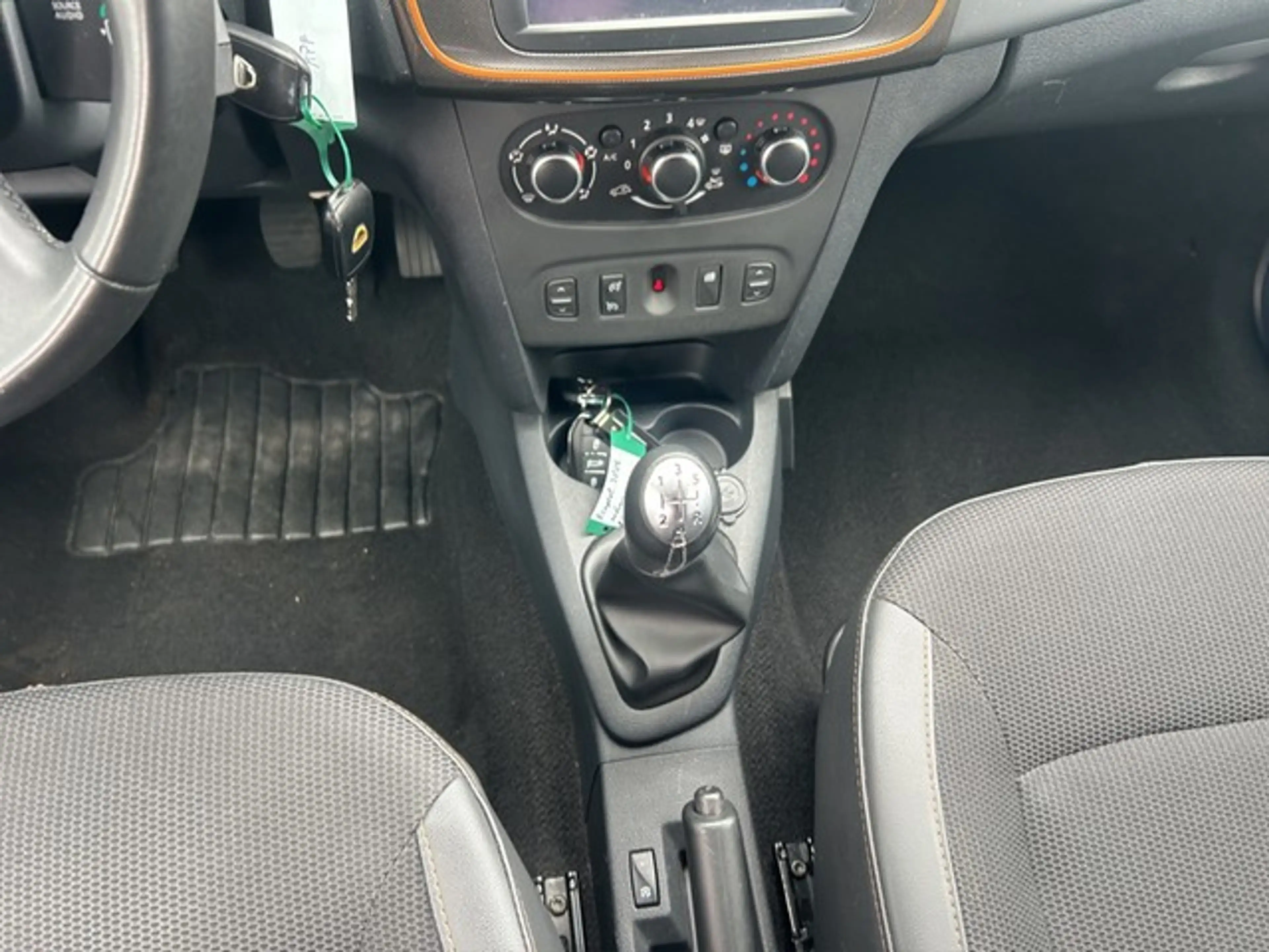 Dacia Sandero II (10.2012->) Stepway Celebration — photo 11