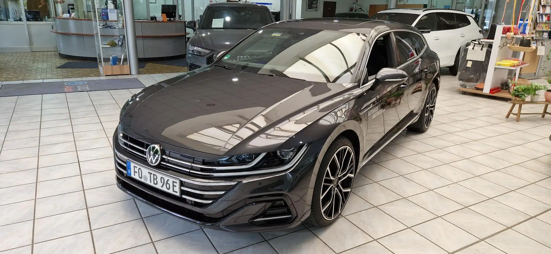 Volkswagen Arteon Shooting Brake R-Line 1,4 eTSI, DSG Matrix Nappa/C Grau - 1