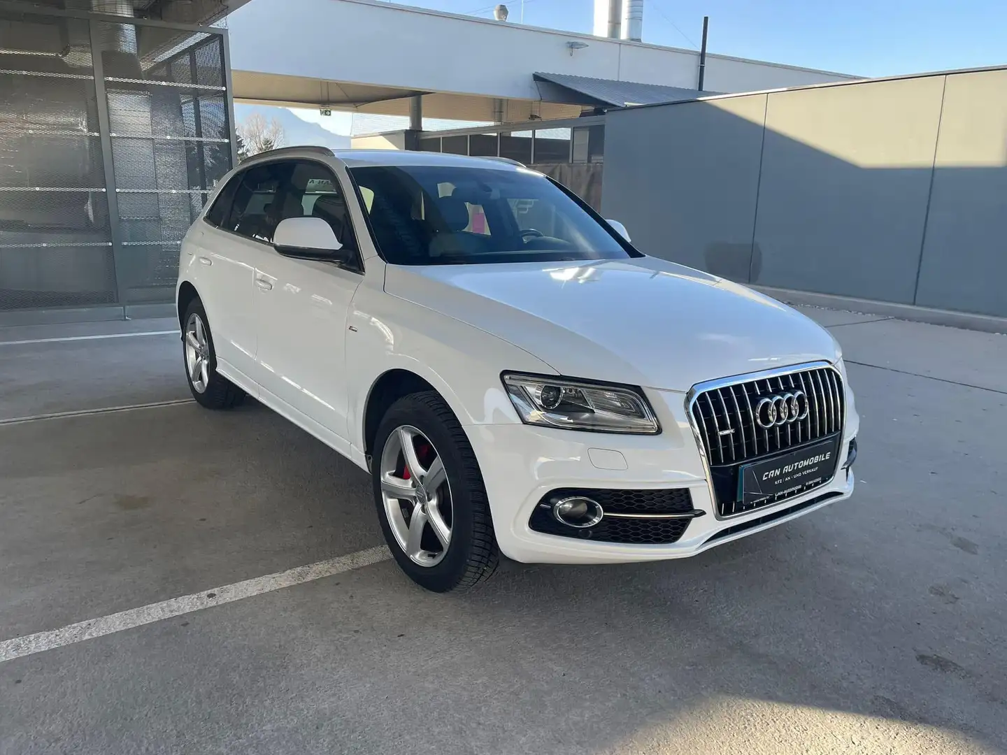 Audi Q5 2.0 TDI (130 kW) S-Line quattro Weiß - 2