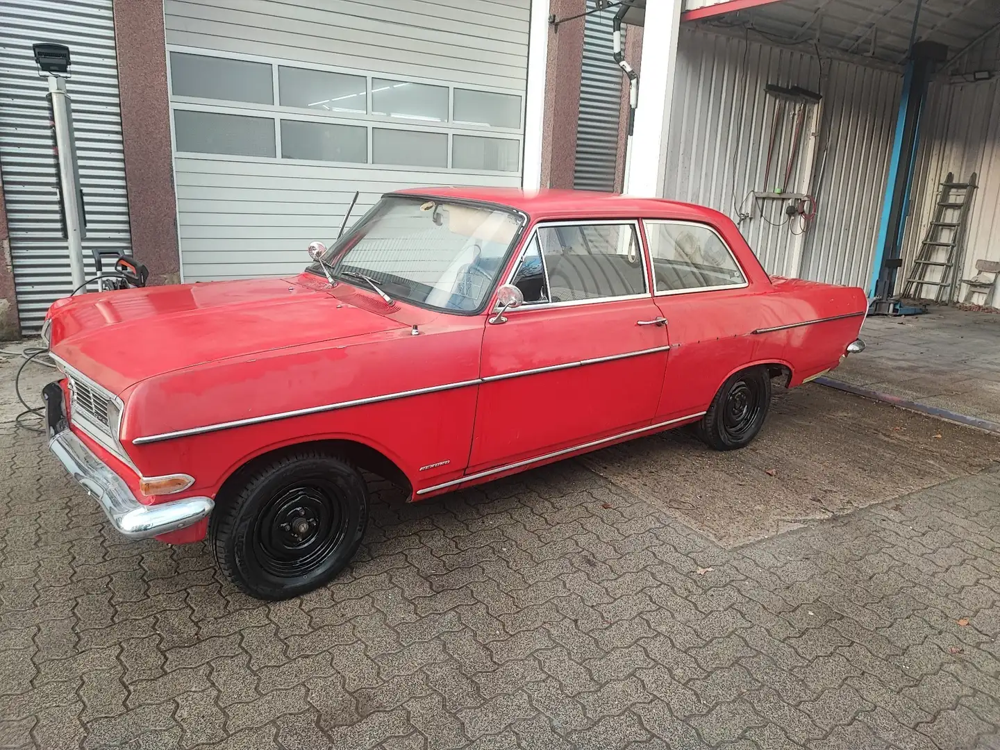 Opel Rekord Oldtimer Rojo - 1
