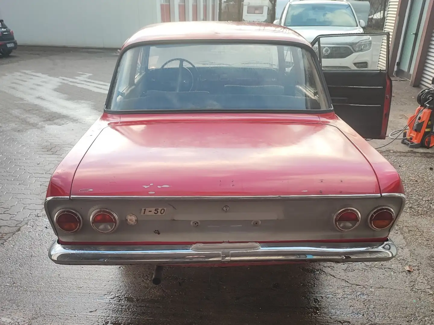 Opel Rekord Oldtimer crvena - 2